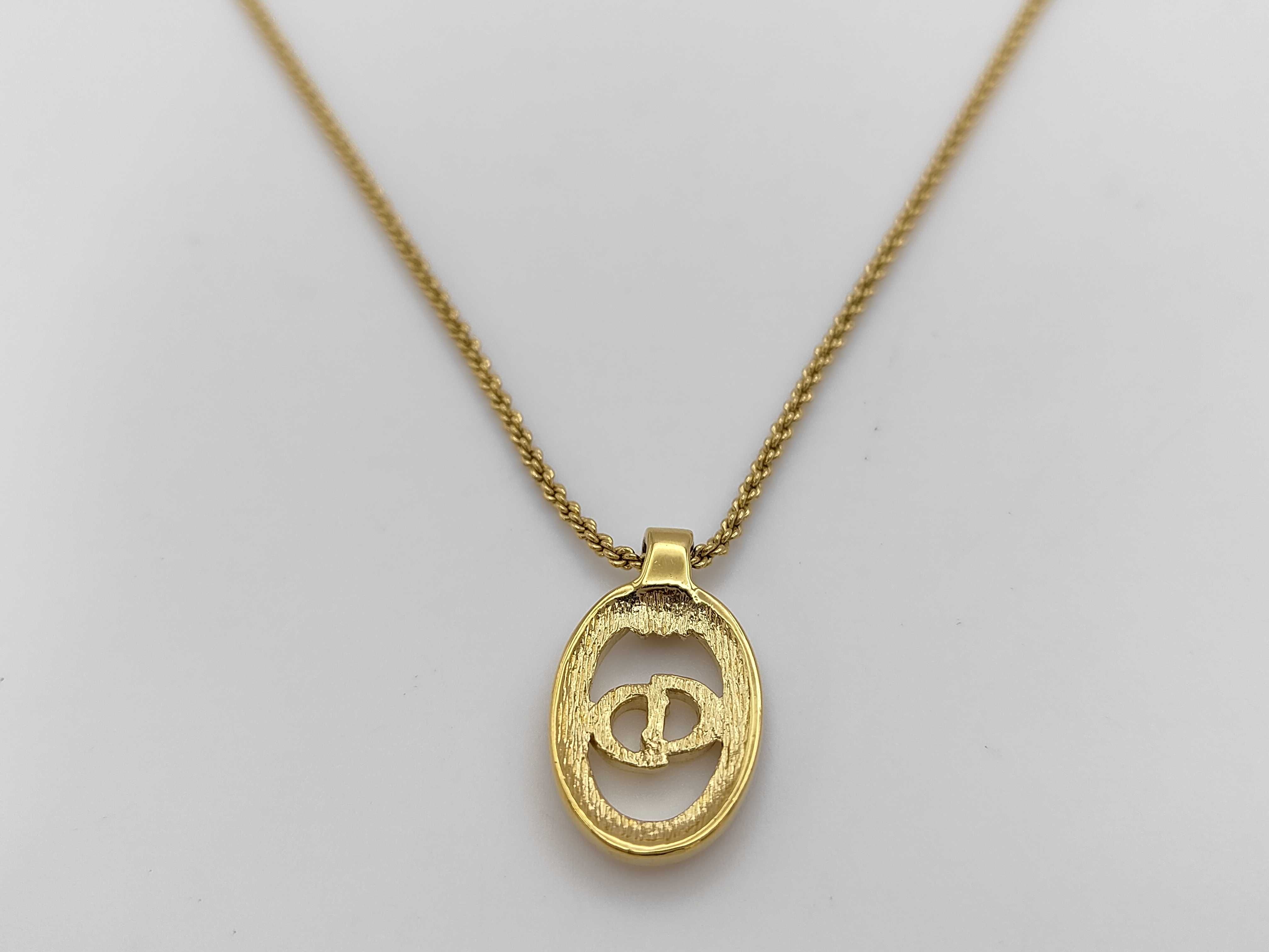 necklace — view 2