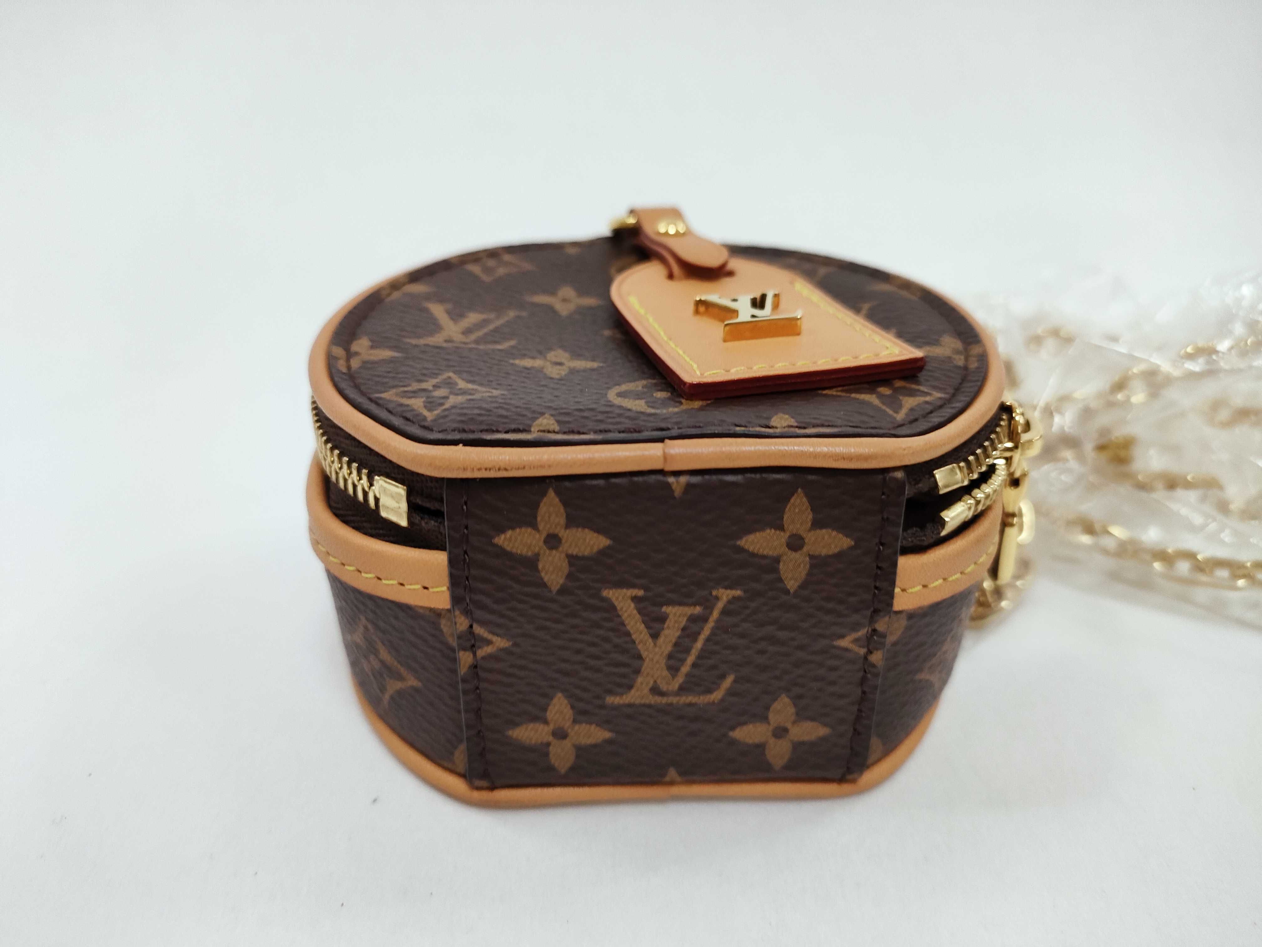 Monogram Louis Vuitton Shoulder Bag — view 7