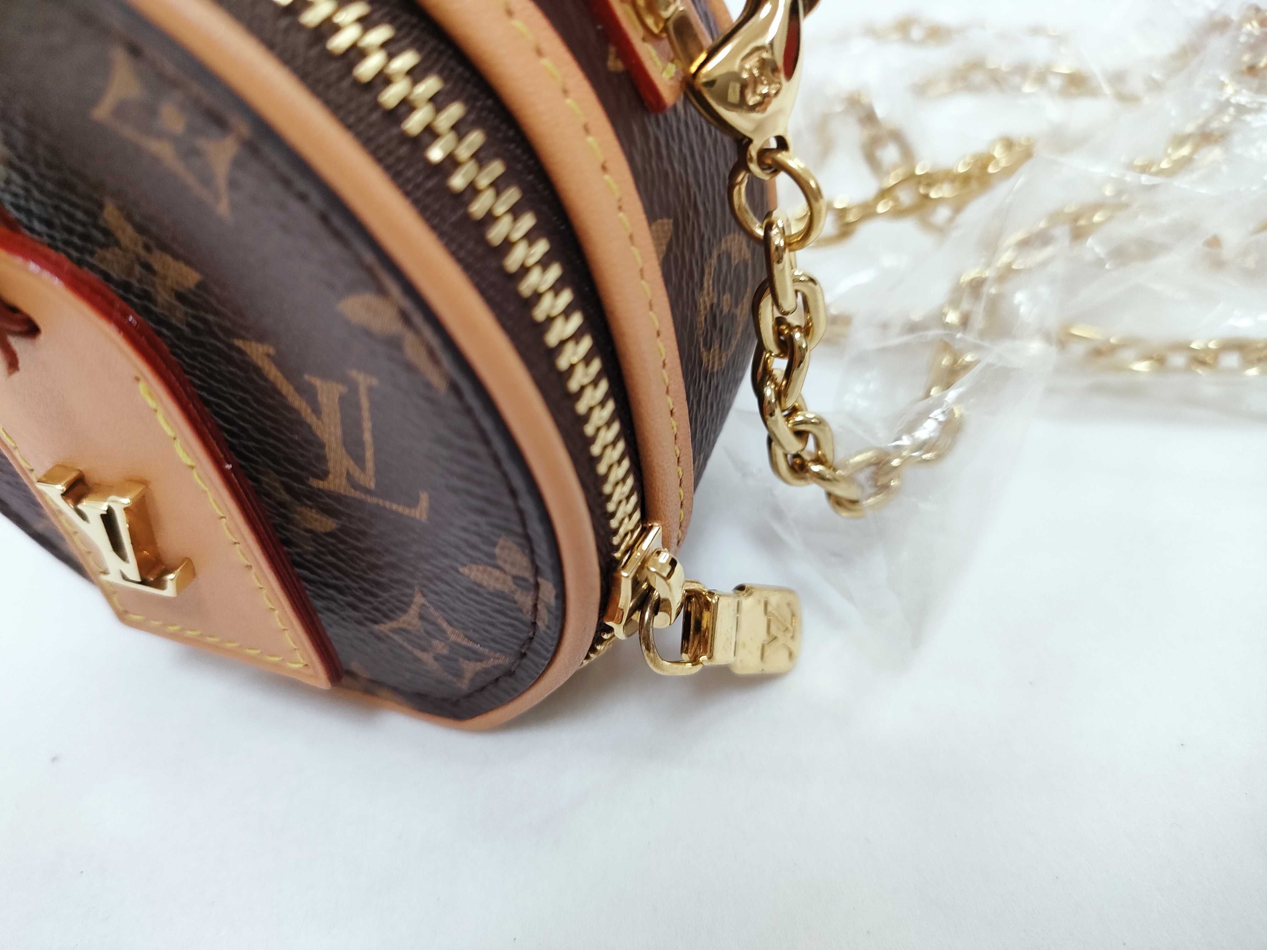Monogram Louis Vuitton Shoulder Bag — view 9