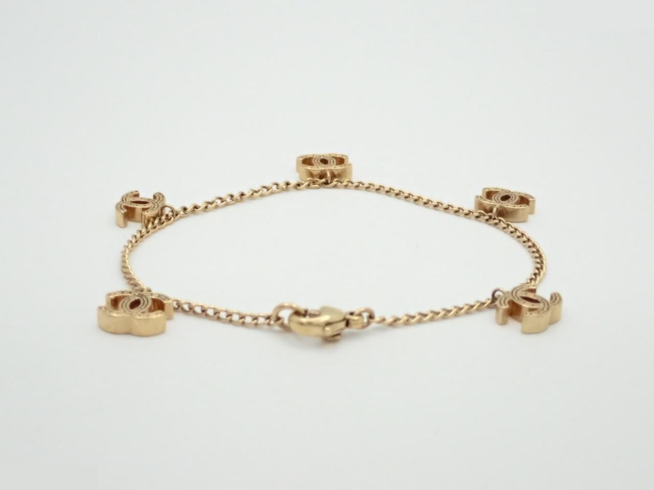 Bracelet, Coco Mark design, 5 strands, gold, wrist circumference approximately 19.5 cm — view 2