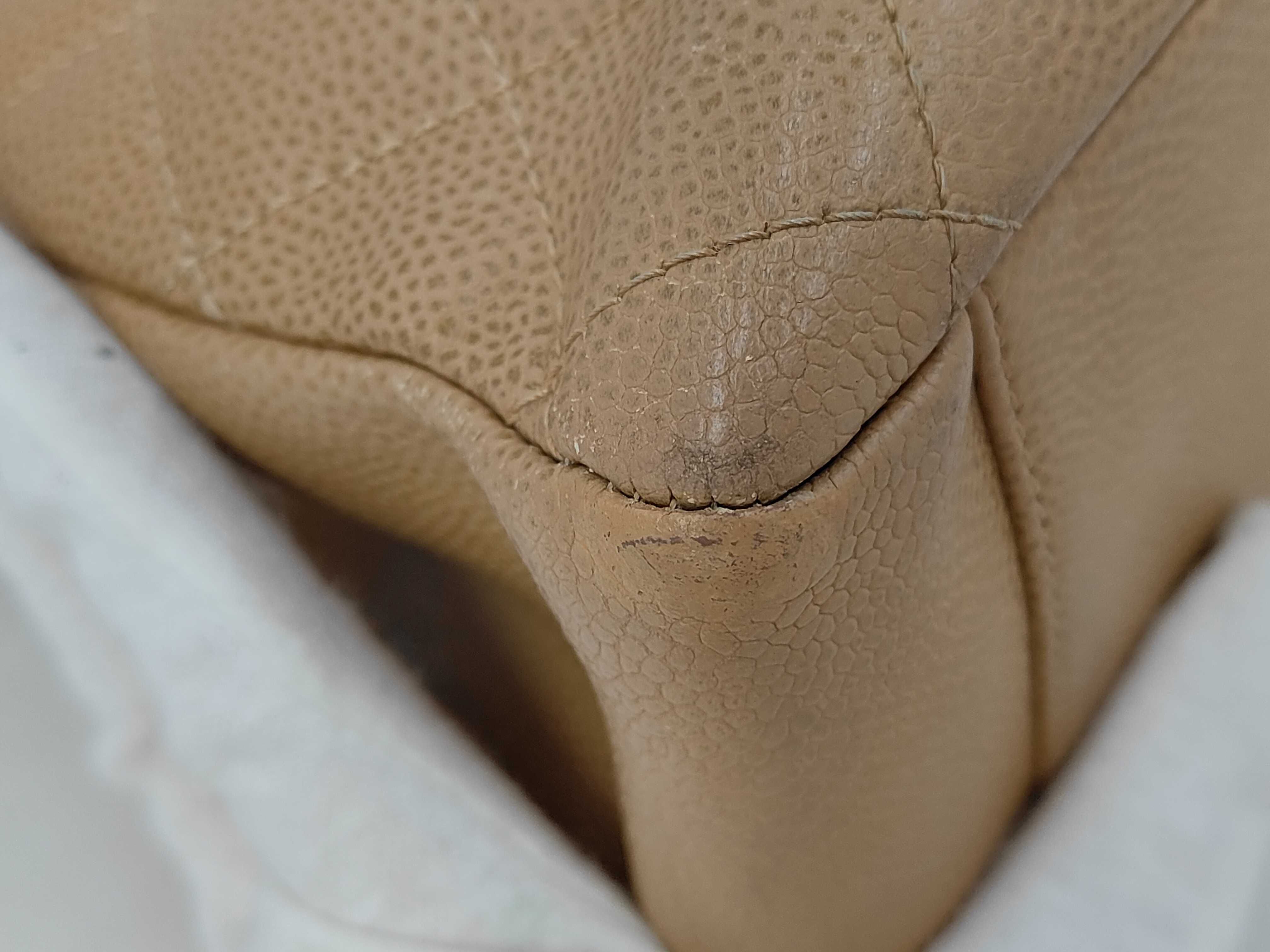 (Chanel) Series 8 Caviar Skin Matelassé Large Coco GST Gold Hardware Leather Chain Tote Bag — view 3