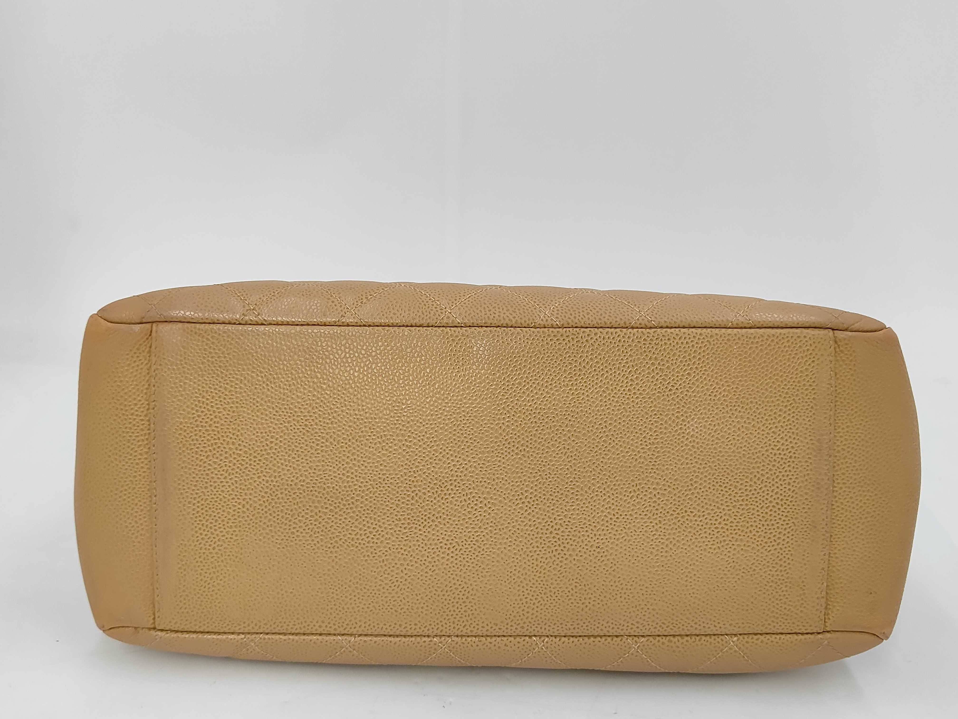 (Chanel) Series 8 Caviar Skin Matelassé Large Coco GST Gold Hardware Leather Chain Tote Bag — view 4
