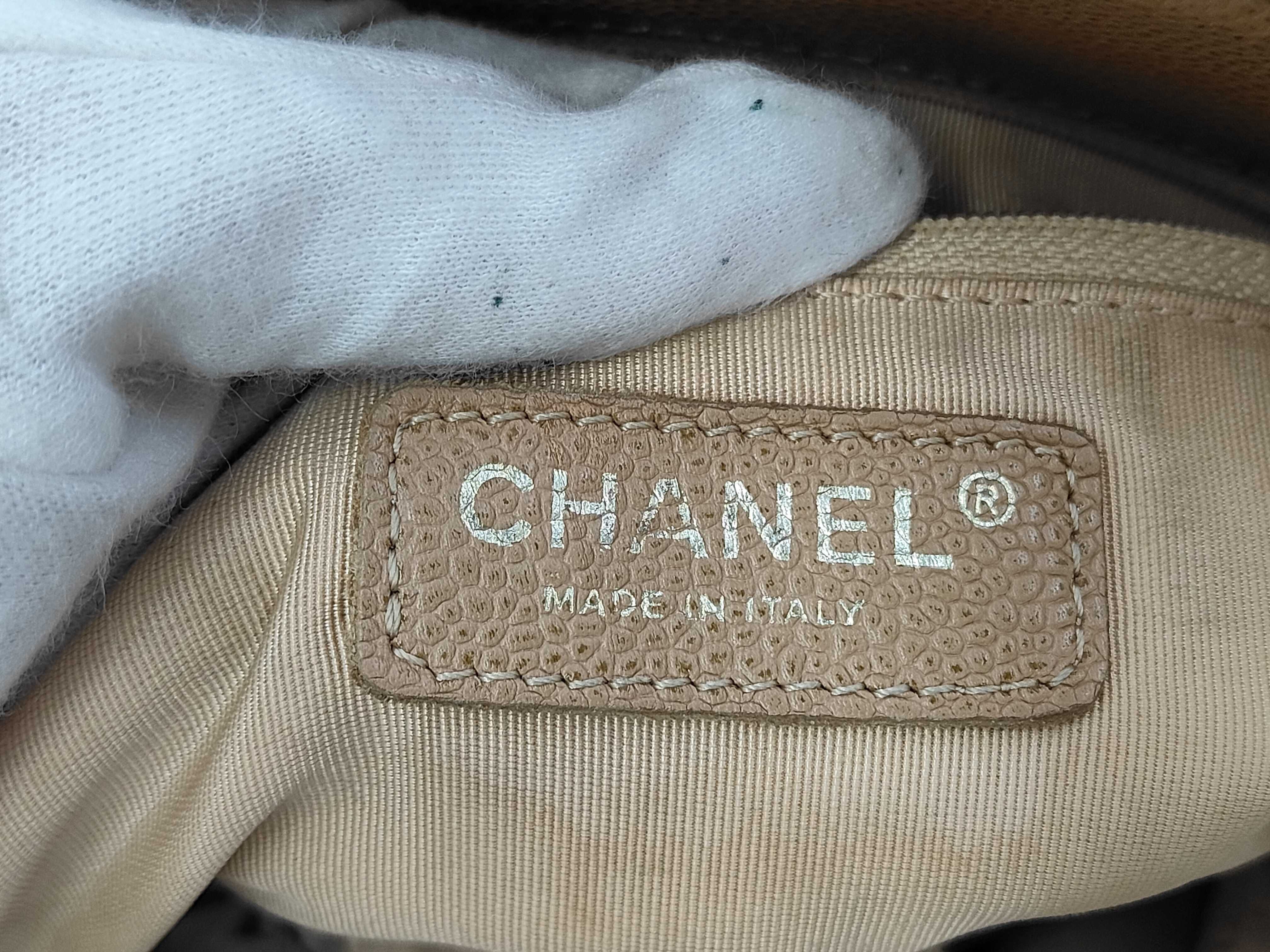 (Chanel) Series 8 Caviar Skin Matelassé Large Coco GST Gold Hardware Leather Chain Tote Bag — view 10