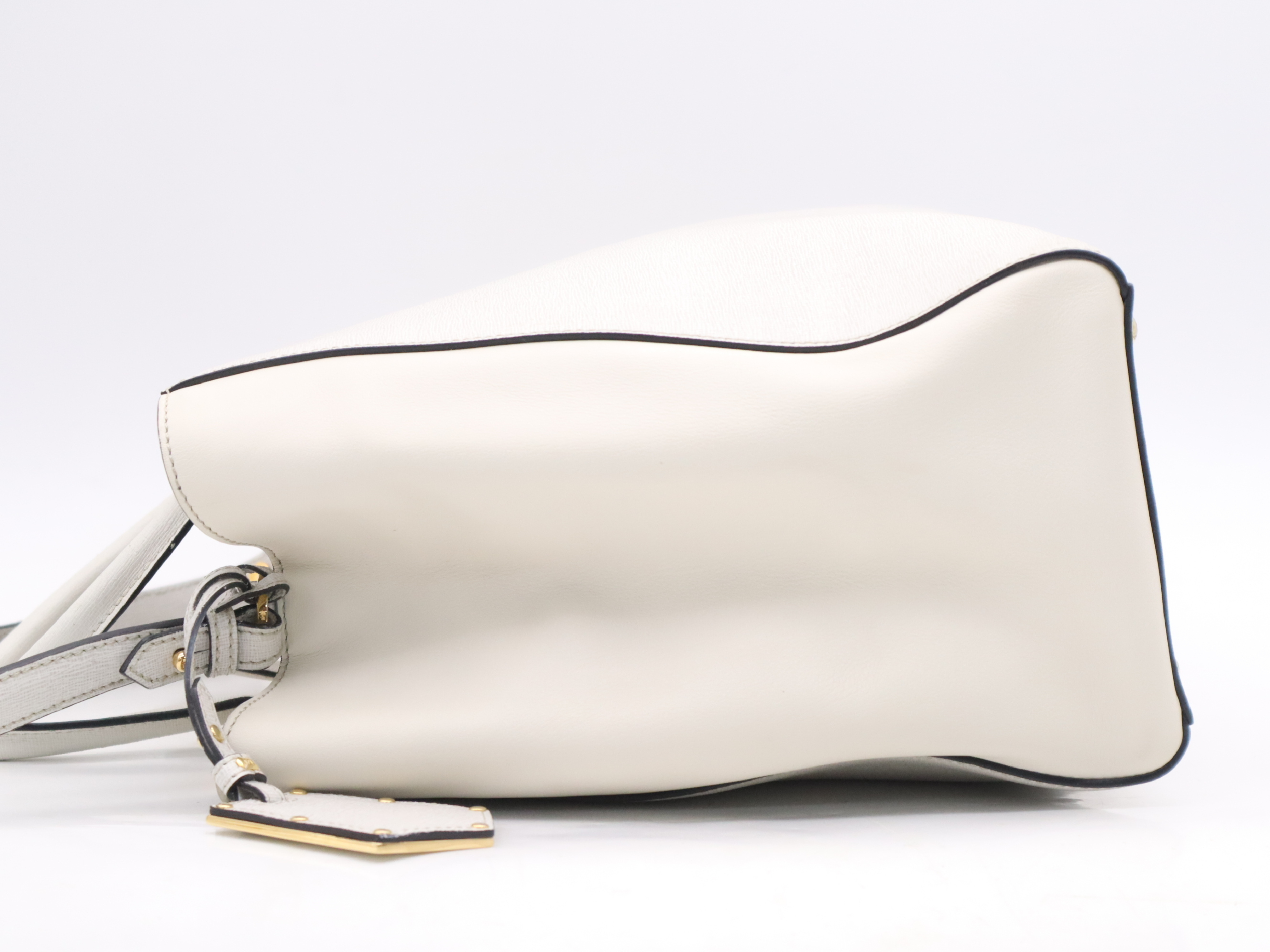 8BH250-D7E Leather Shopping Toujours Handbag with Shoulder Strap and Keychain - White Handbag — view 3