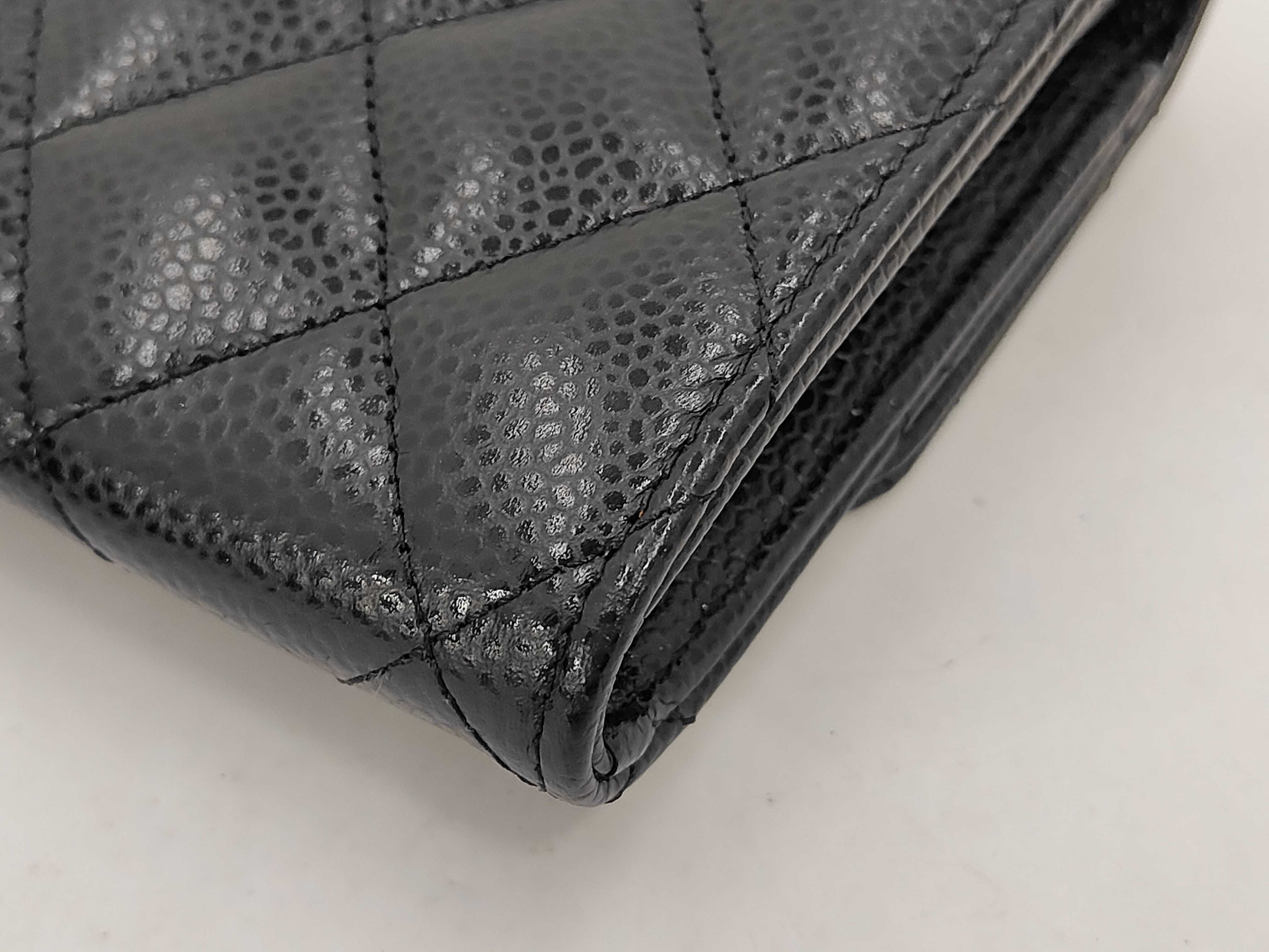 Matelassé wallet, caviar leather, Coco Mark, complete with accessories. — view 3