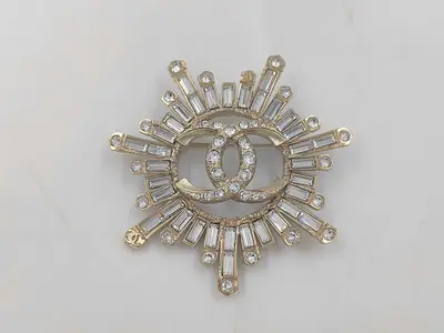 Coco Mark Brooch with GP Hardware and Rhinestones (A17K Gold)