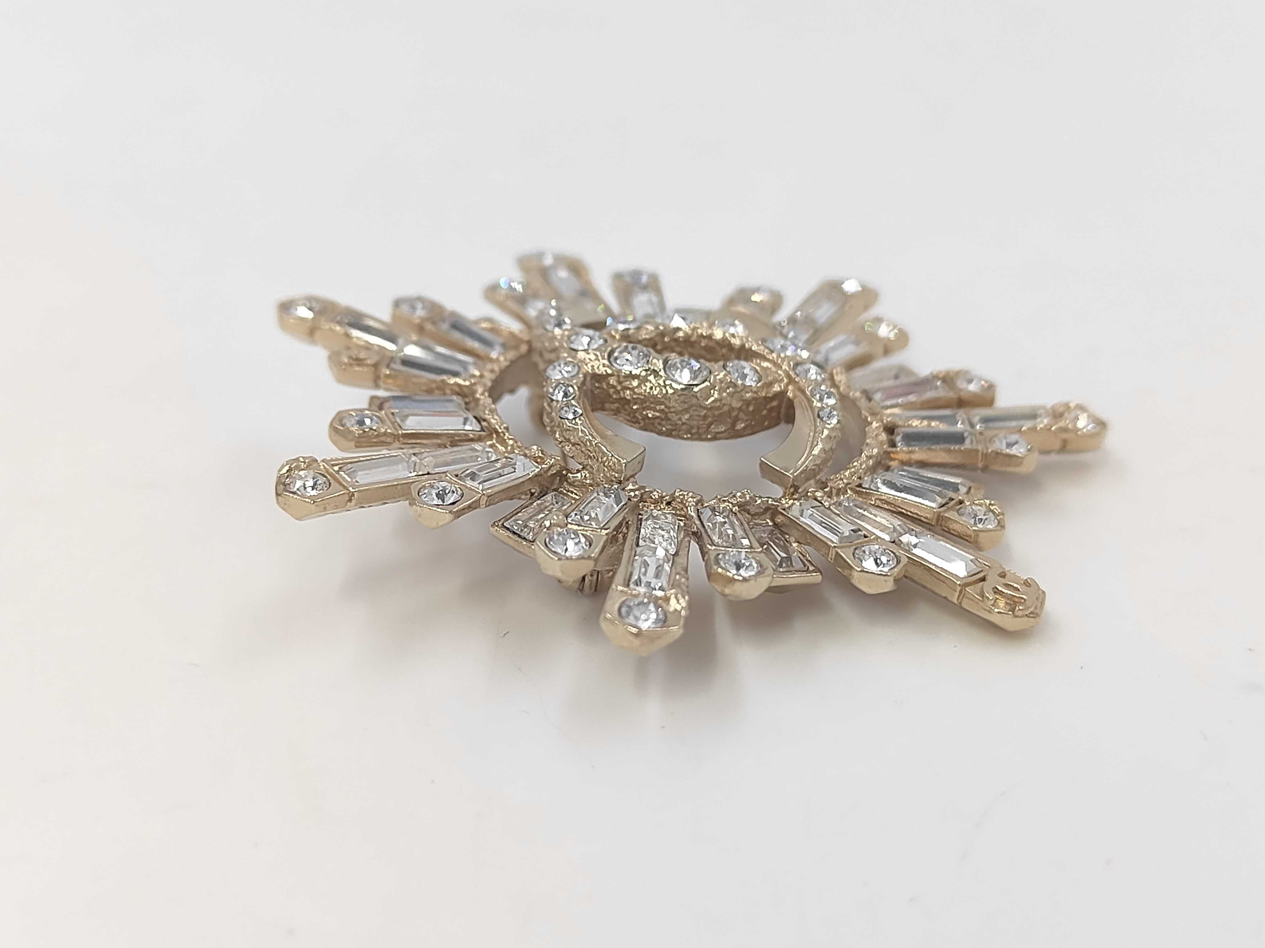 Coco Mark Brooch with GP Hardware and Rhinestones (A17K Gold) — view 2