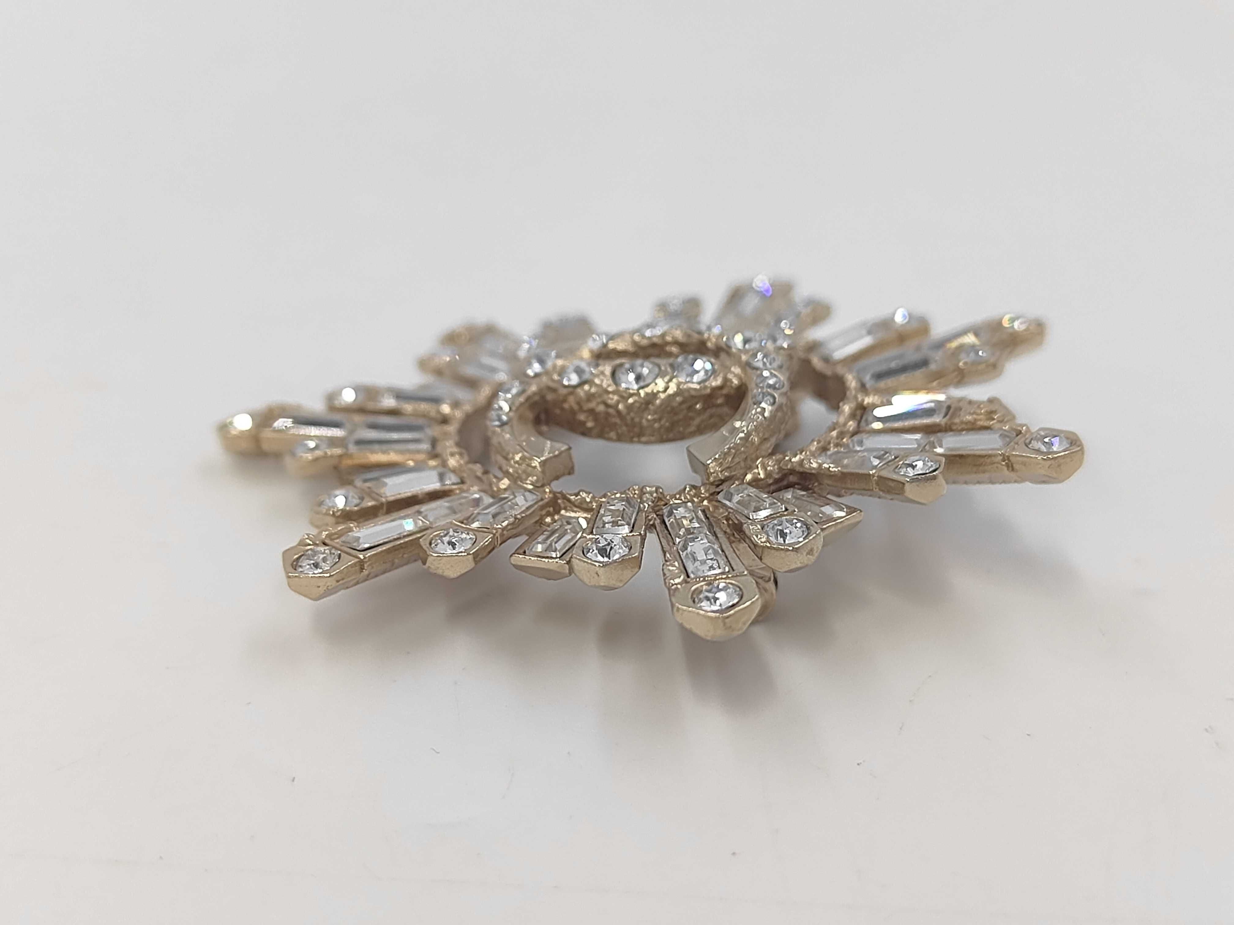 Coco Mark Brooch with GP Hardware and Rhinestones (A17K Gold) — view 4