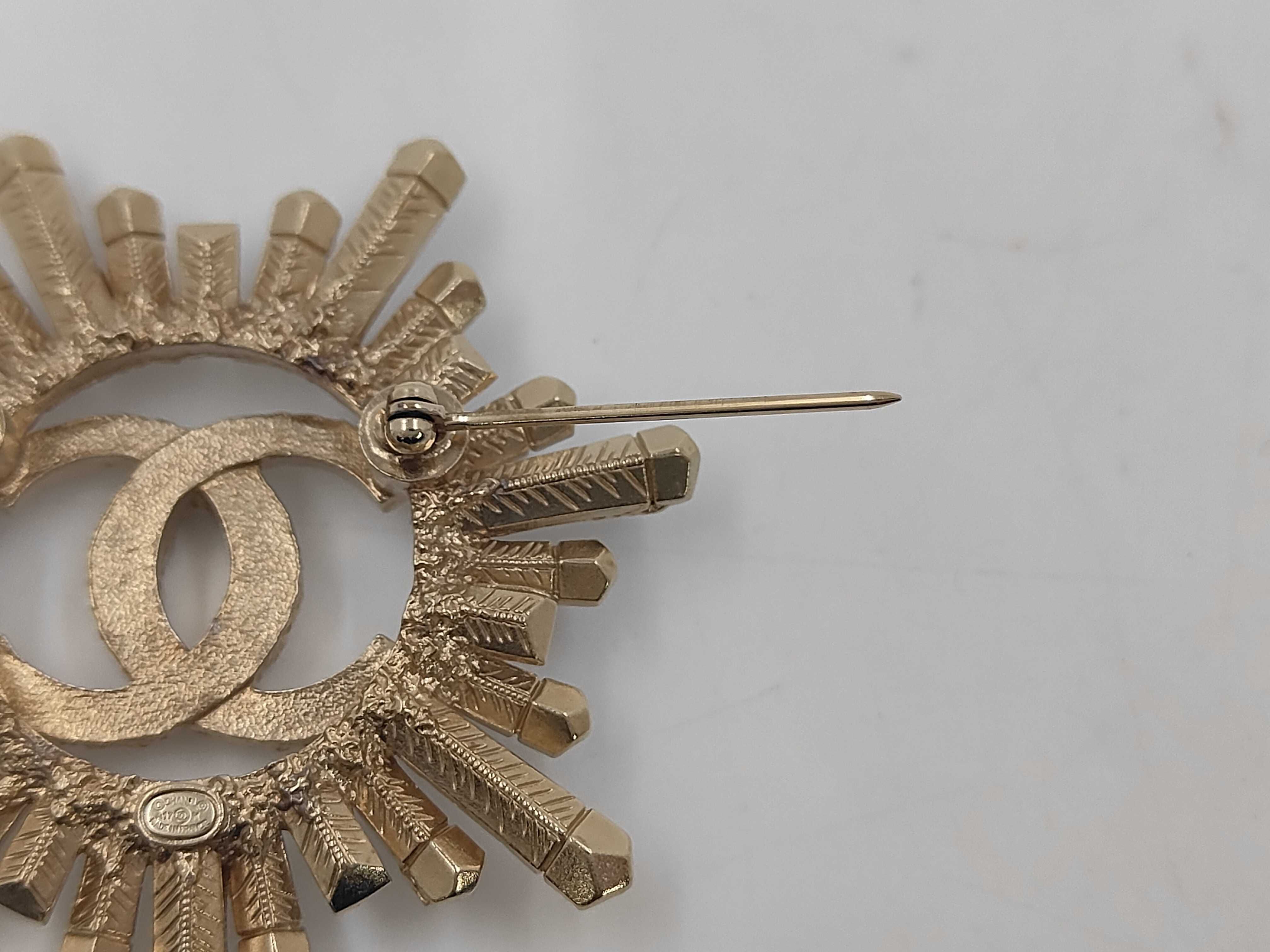 Coco Mark Brooch with GP Hardware and Rhinestones (A17K Gold) — view 5
