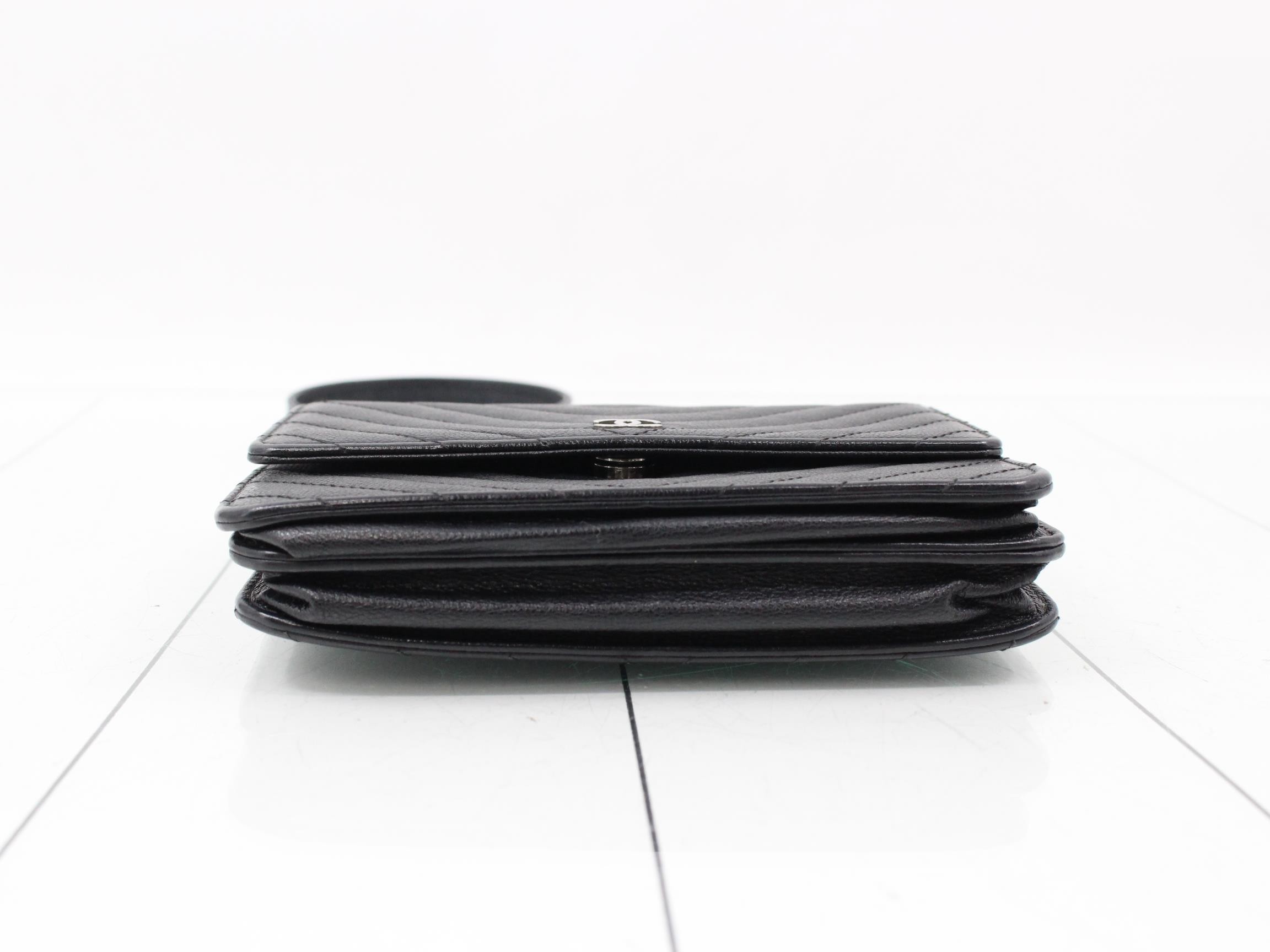 V-stitch caviar leather chain wallet, black — view 3