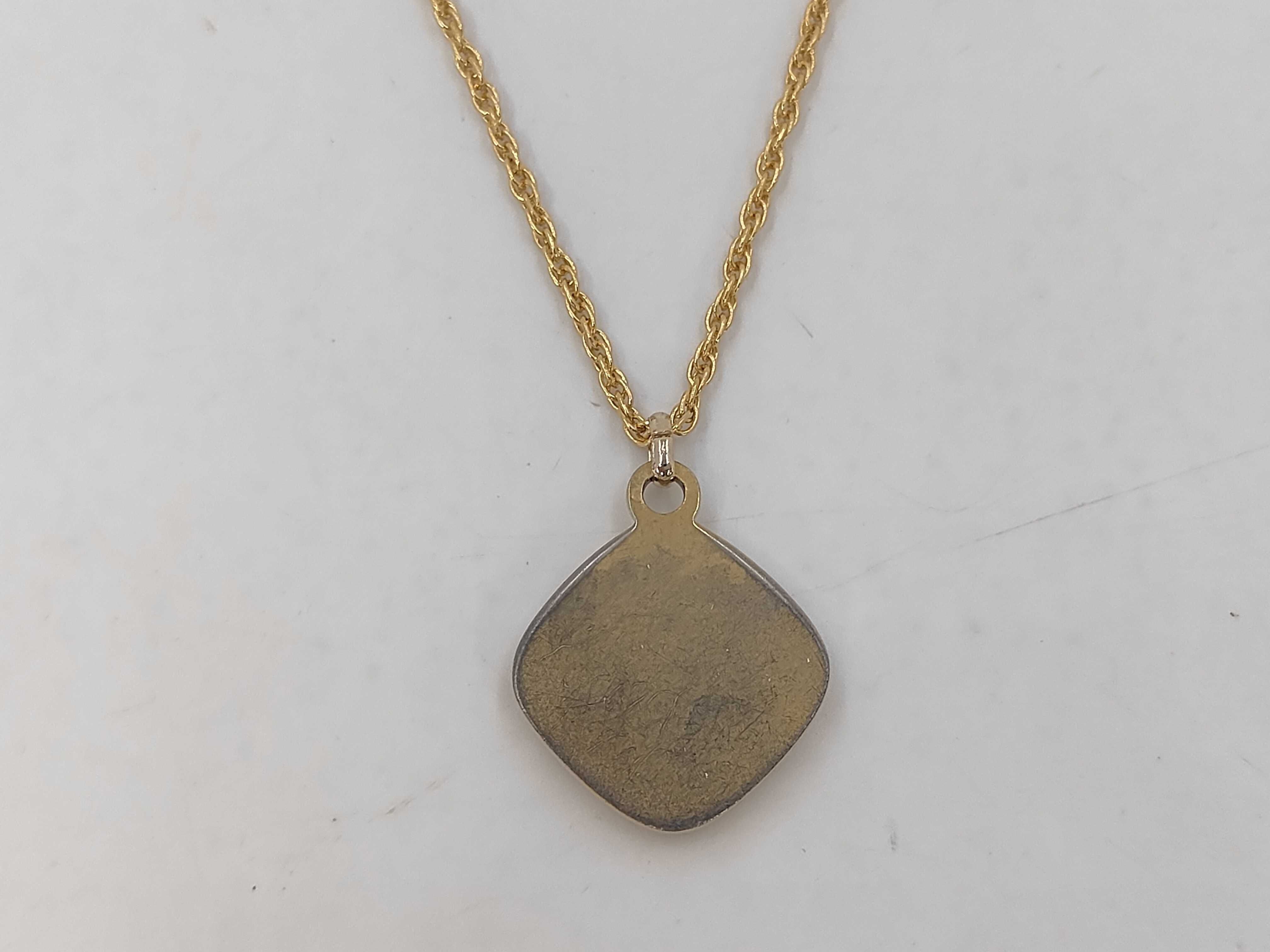 necklace — view 2