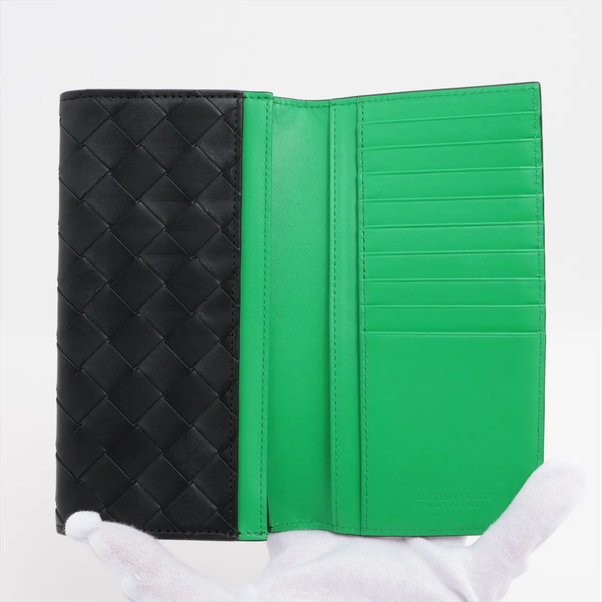 Intrecciato Leather Long Wallet Black x Green — view 3