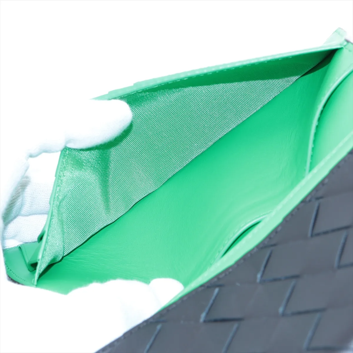 Intrecciato Leather Long Wallet Black x Green — view 4
