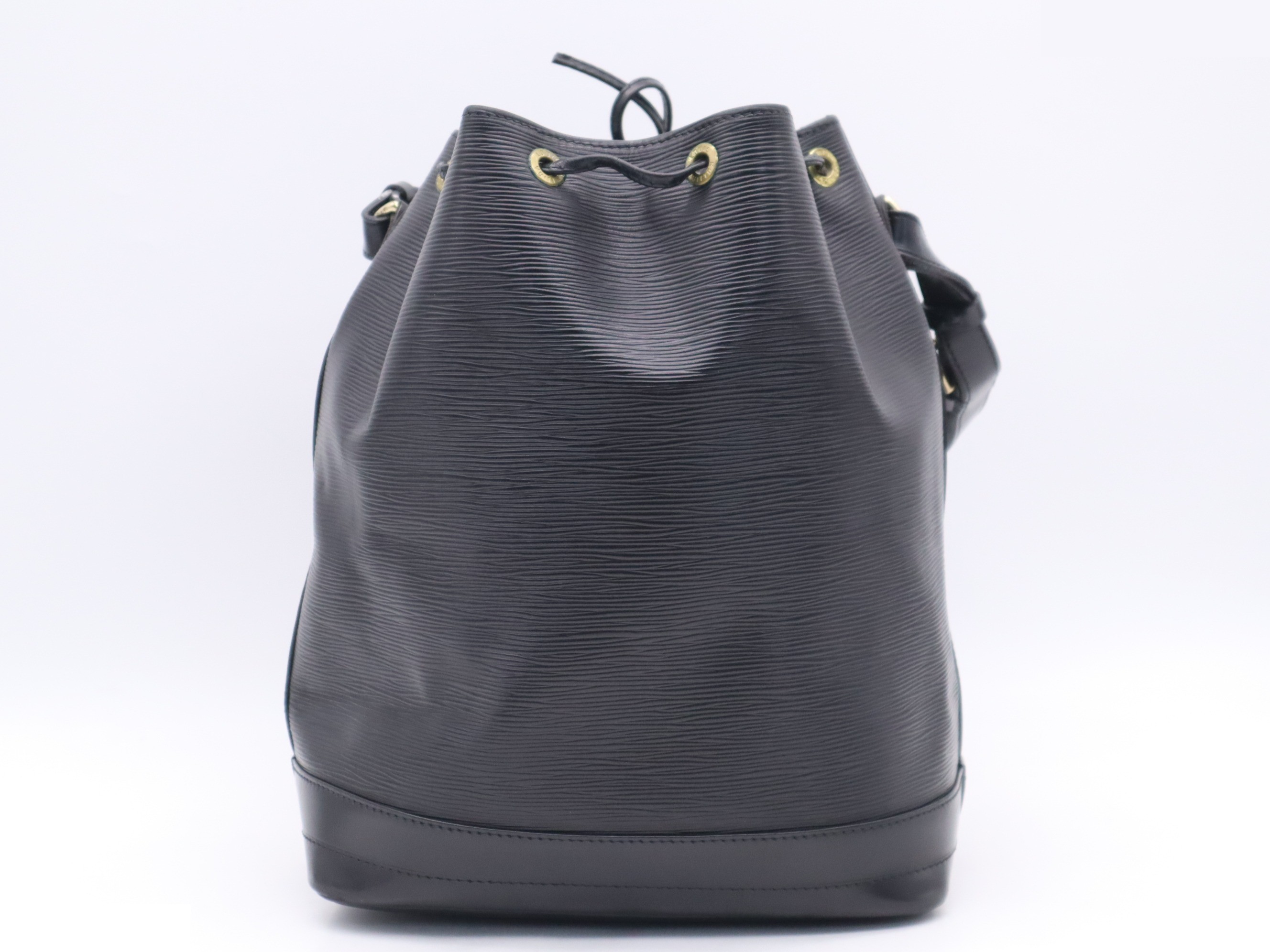 Noé Noir — view 2