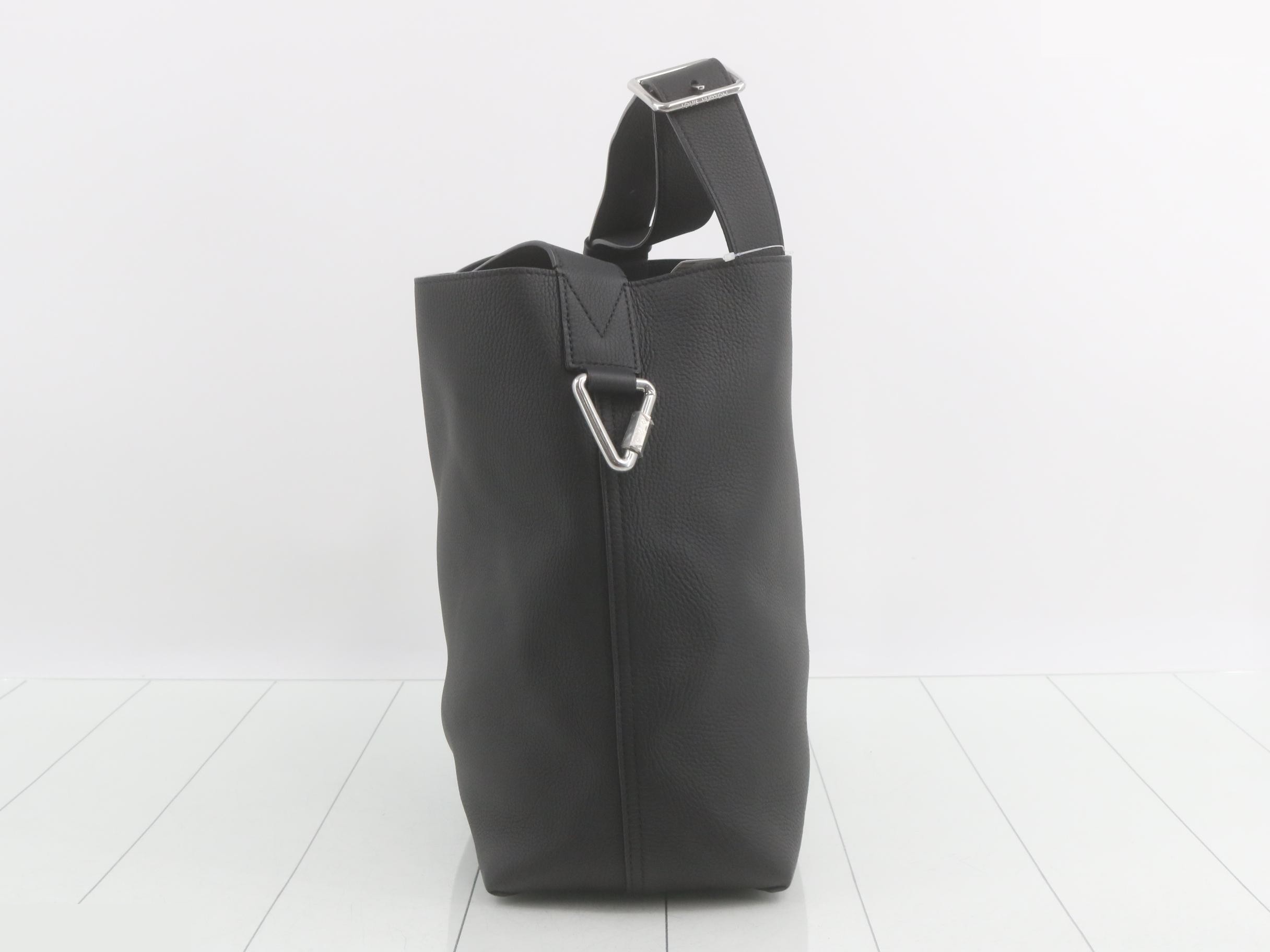 LV Touch Verso Tote M27022 Black Unused — view 4