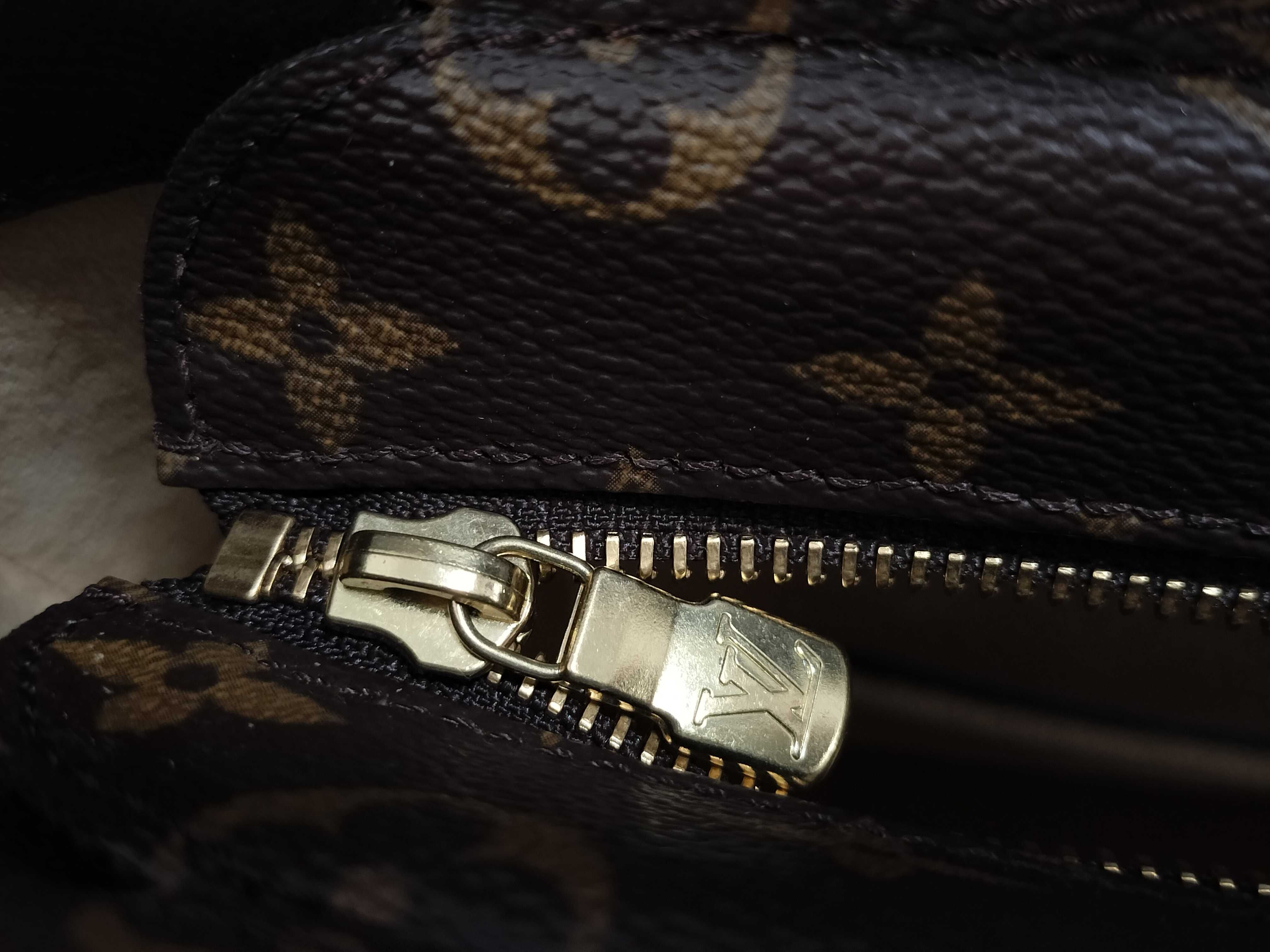 Monogram Louis Vuitton Monogram Luco M51155 SR1929 Brown Tote Bag — view 15