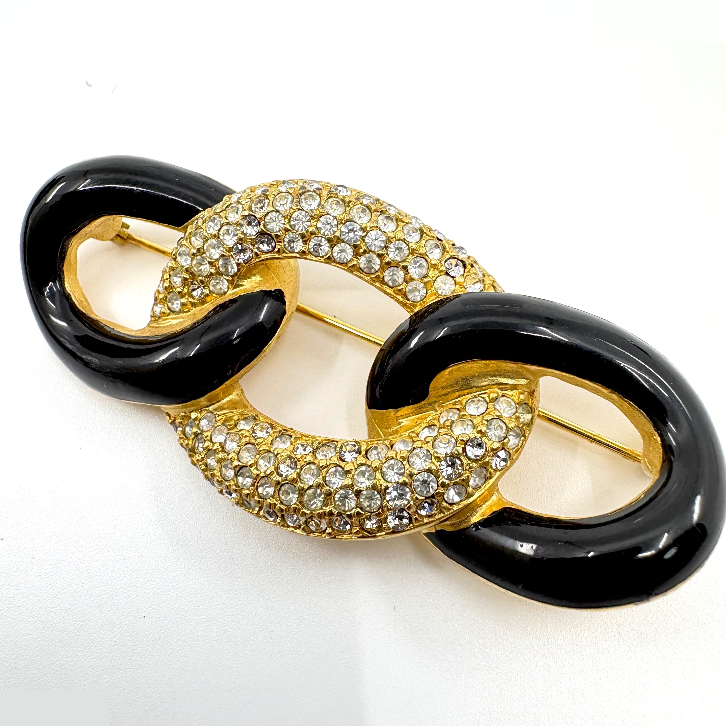 Trotter (precious metal) brooch