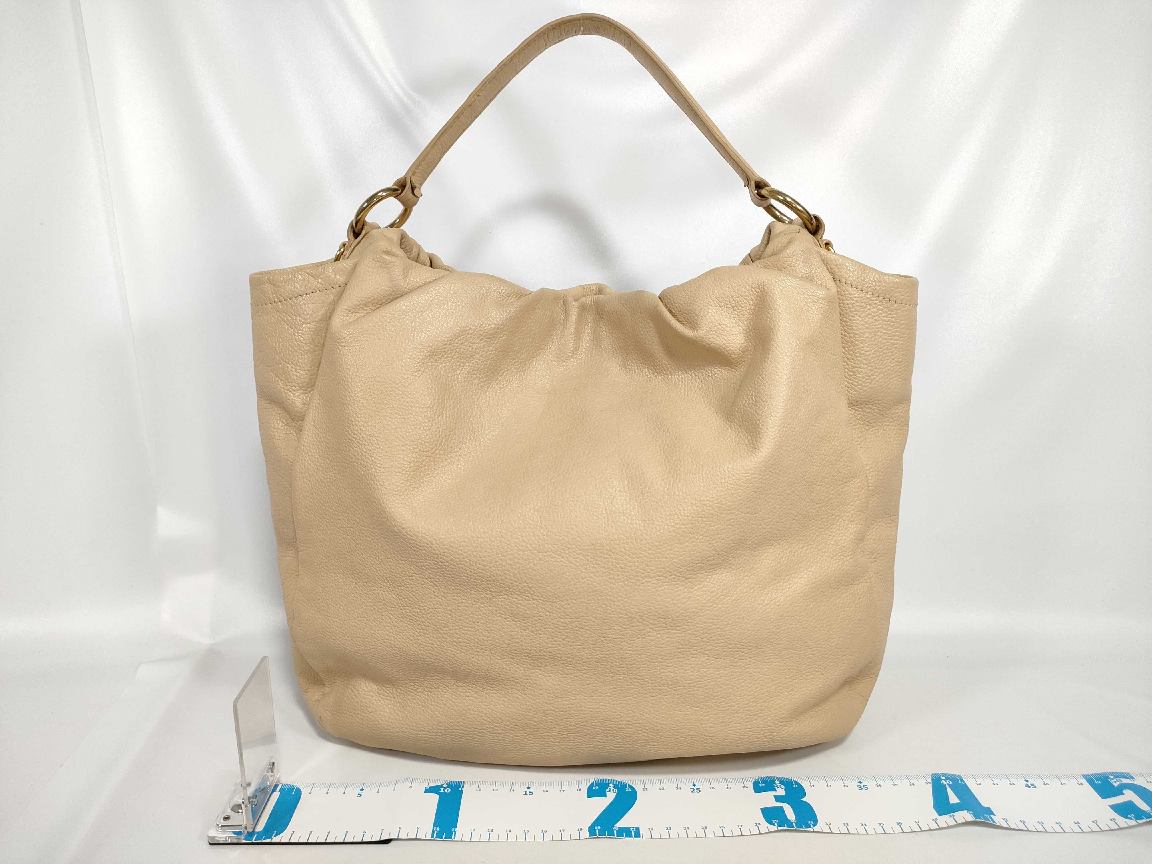 Vitello Daino Leather Shirring Hobo Bag Shoulder Bag — view 2