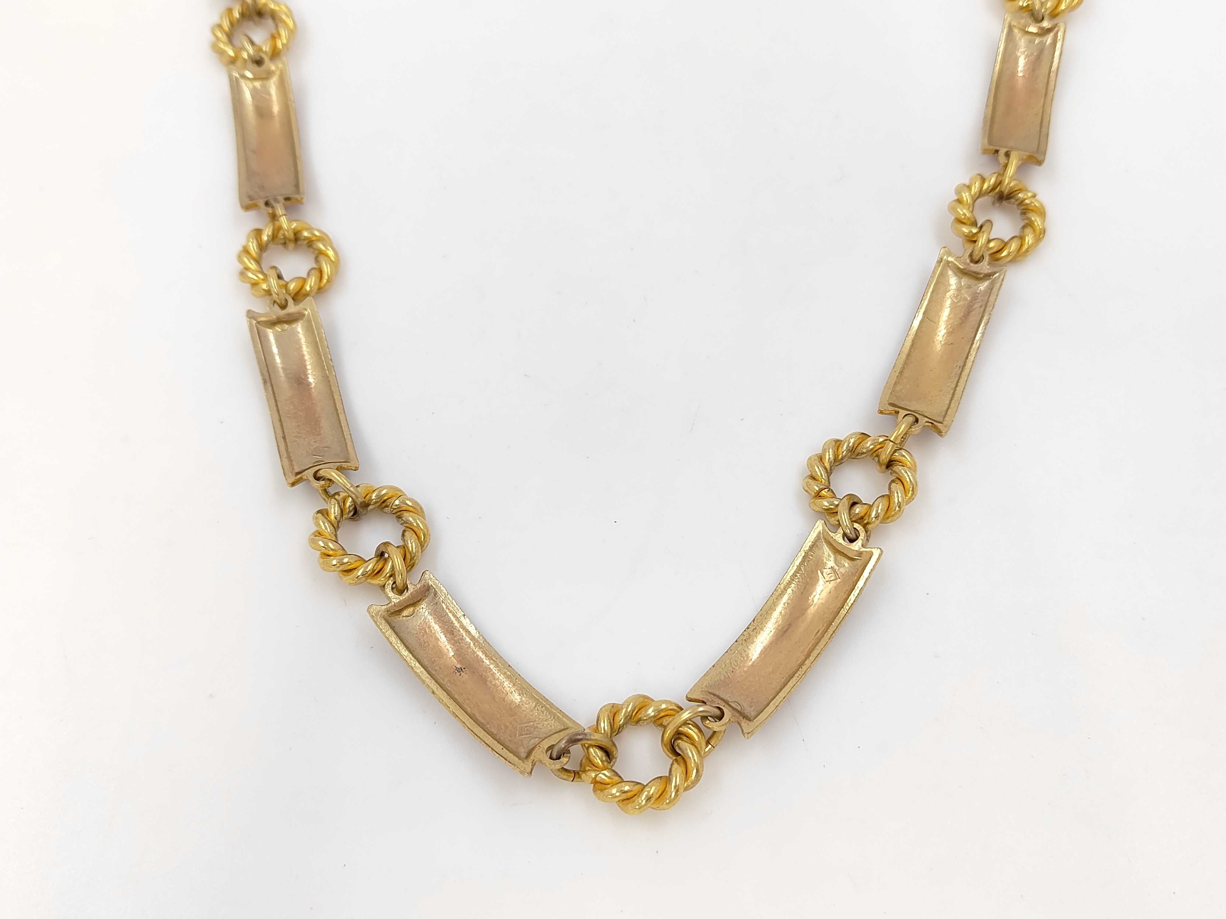 Chain Belt — view 3