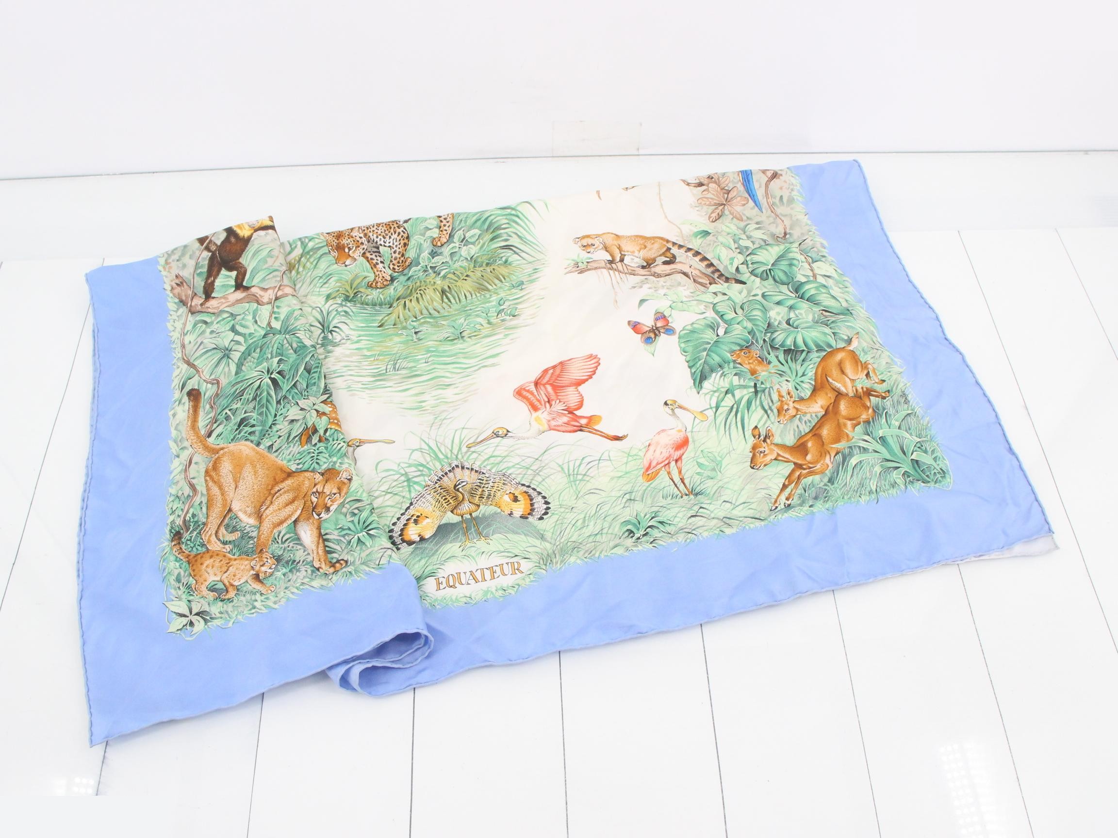 Scarf, Carre 90 — view 3