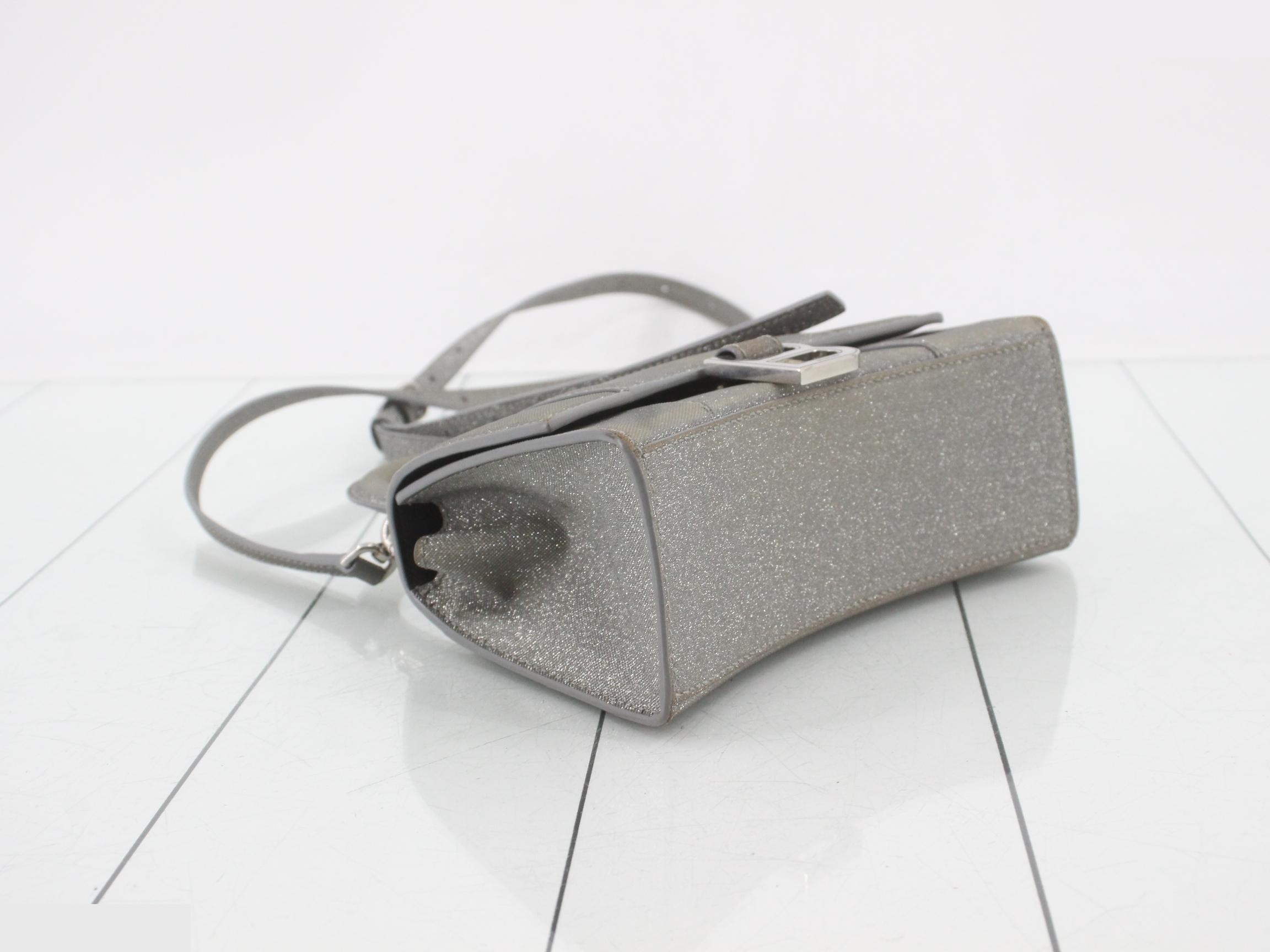 Louis Vuitton Hourglass Grey Glitter Shoulder Bag — view 5