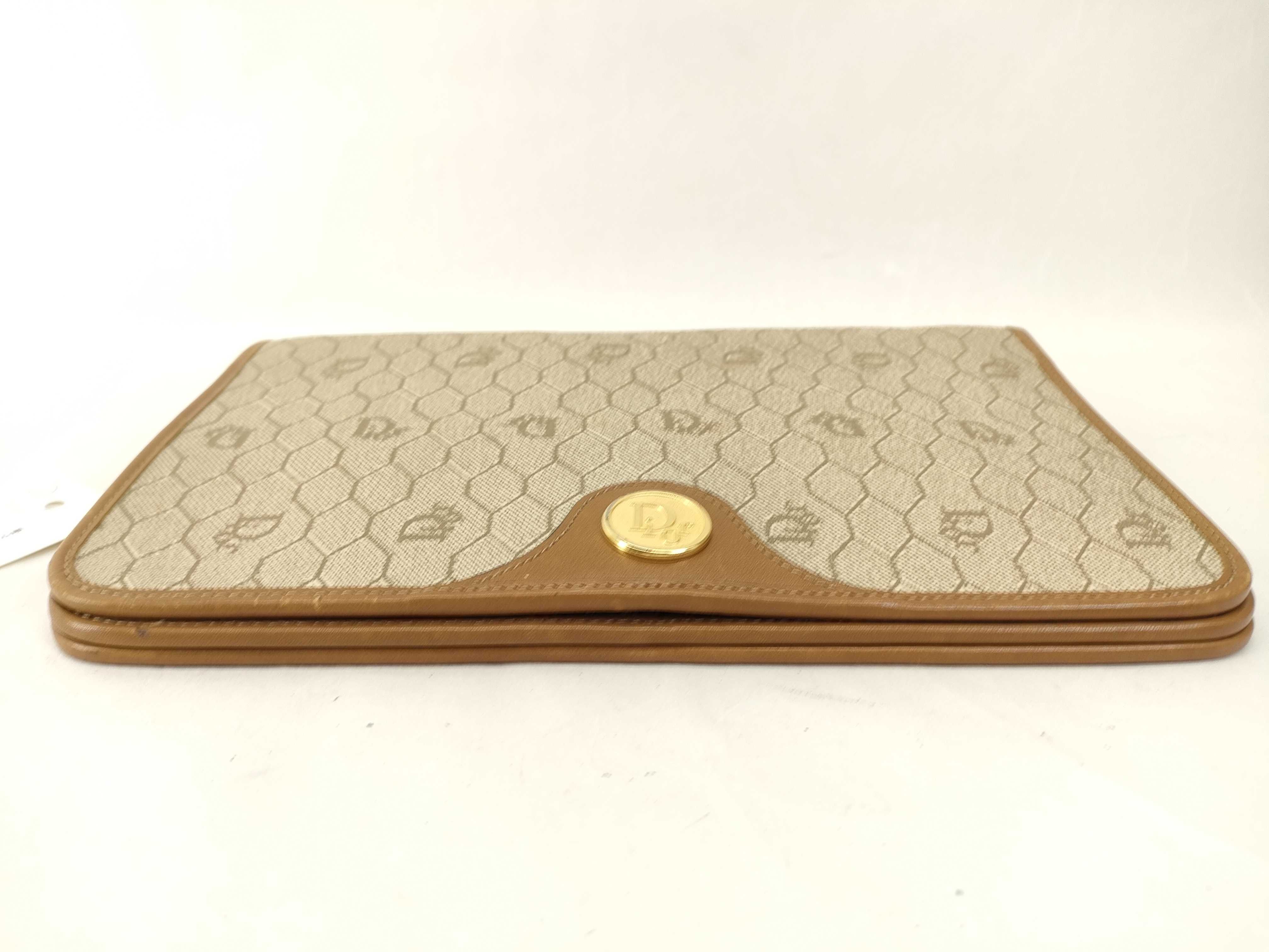 Trotter Chain Honeycomb Pattern Shoulder Bag — view 4
