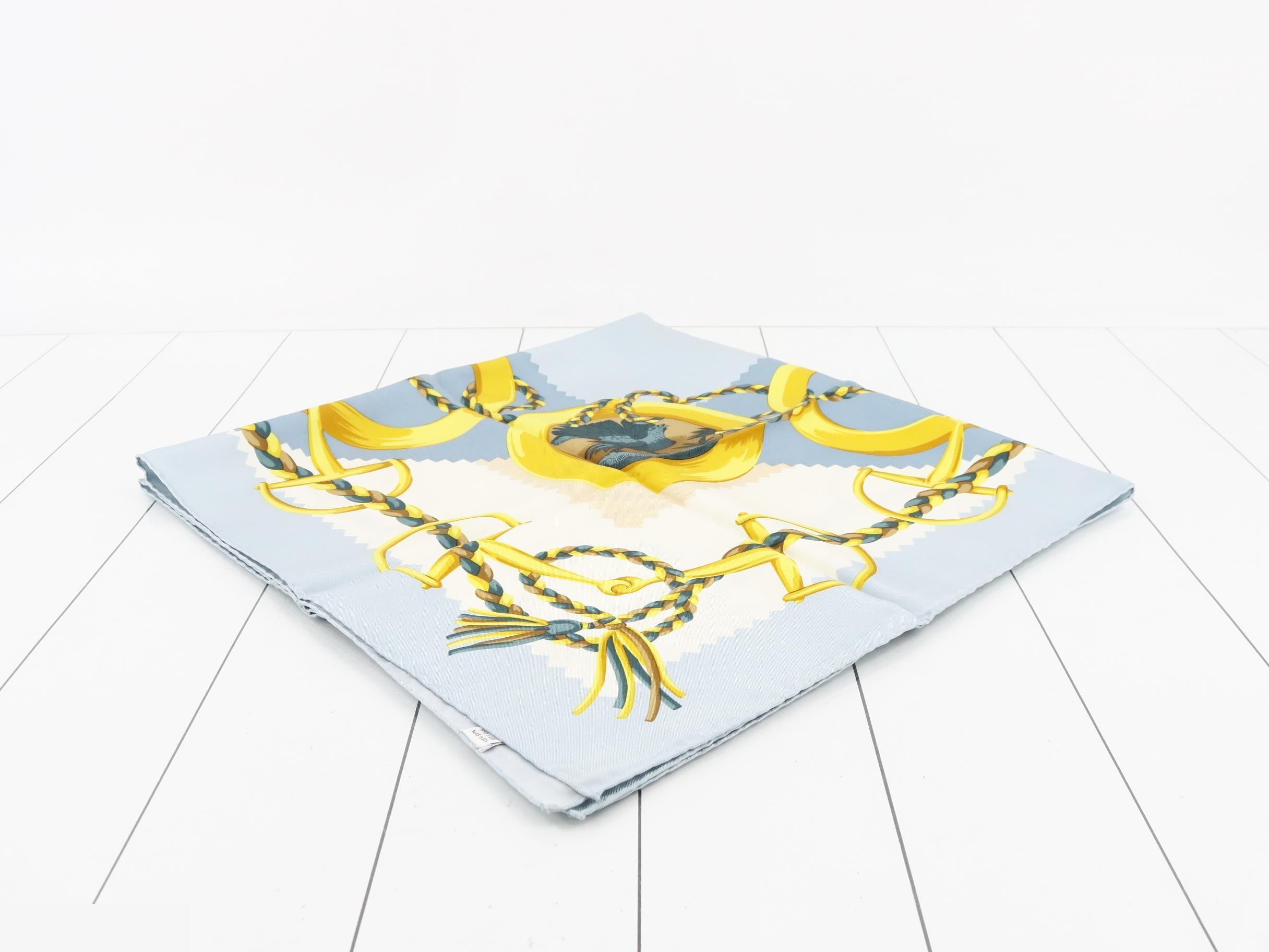 Large scarf — view 2