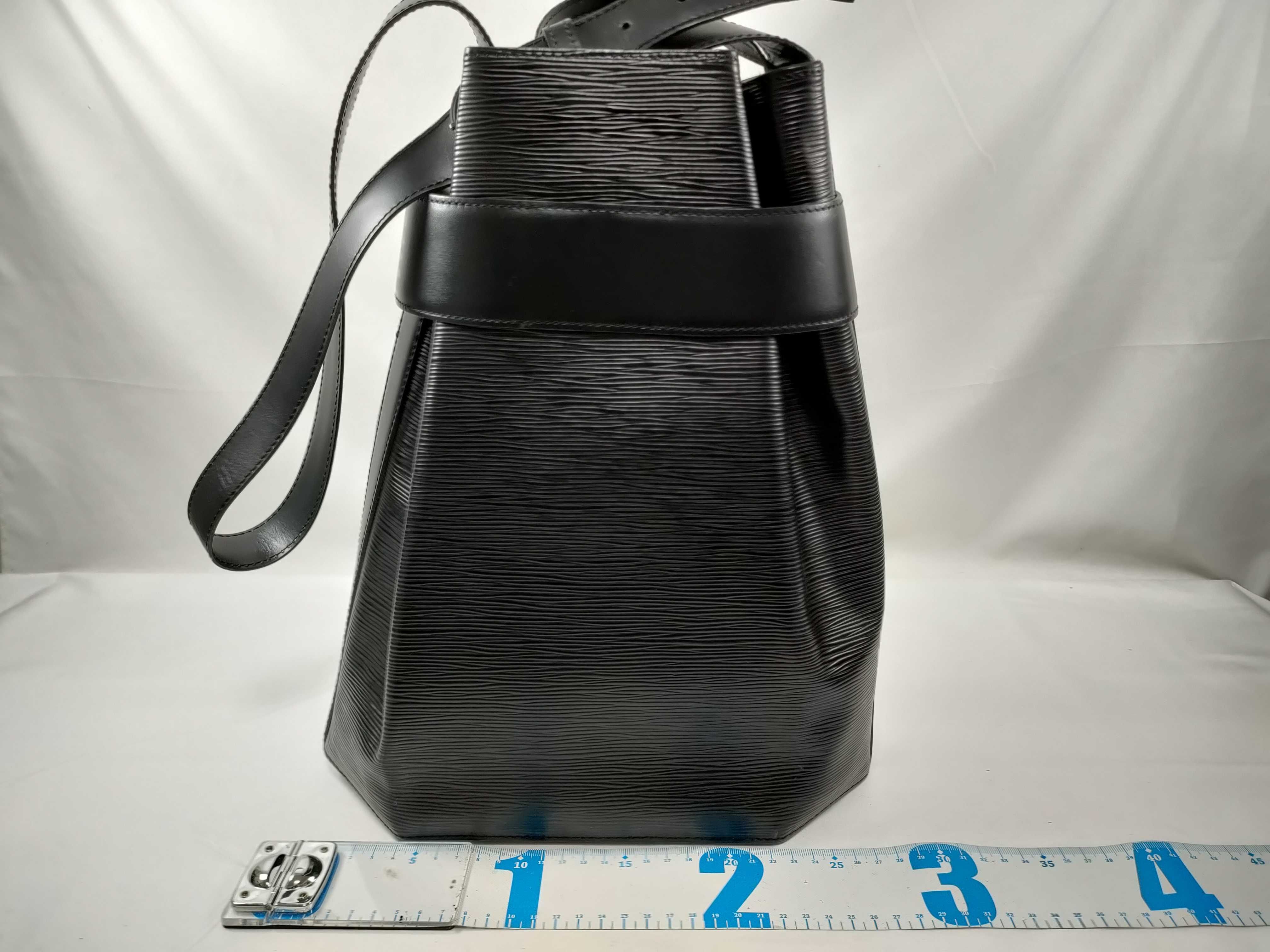 Epi LV Epi Sac Depaule GM Shoulder Bag M80155 Black Shoulder Bag — view 2