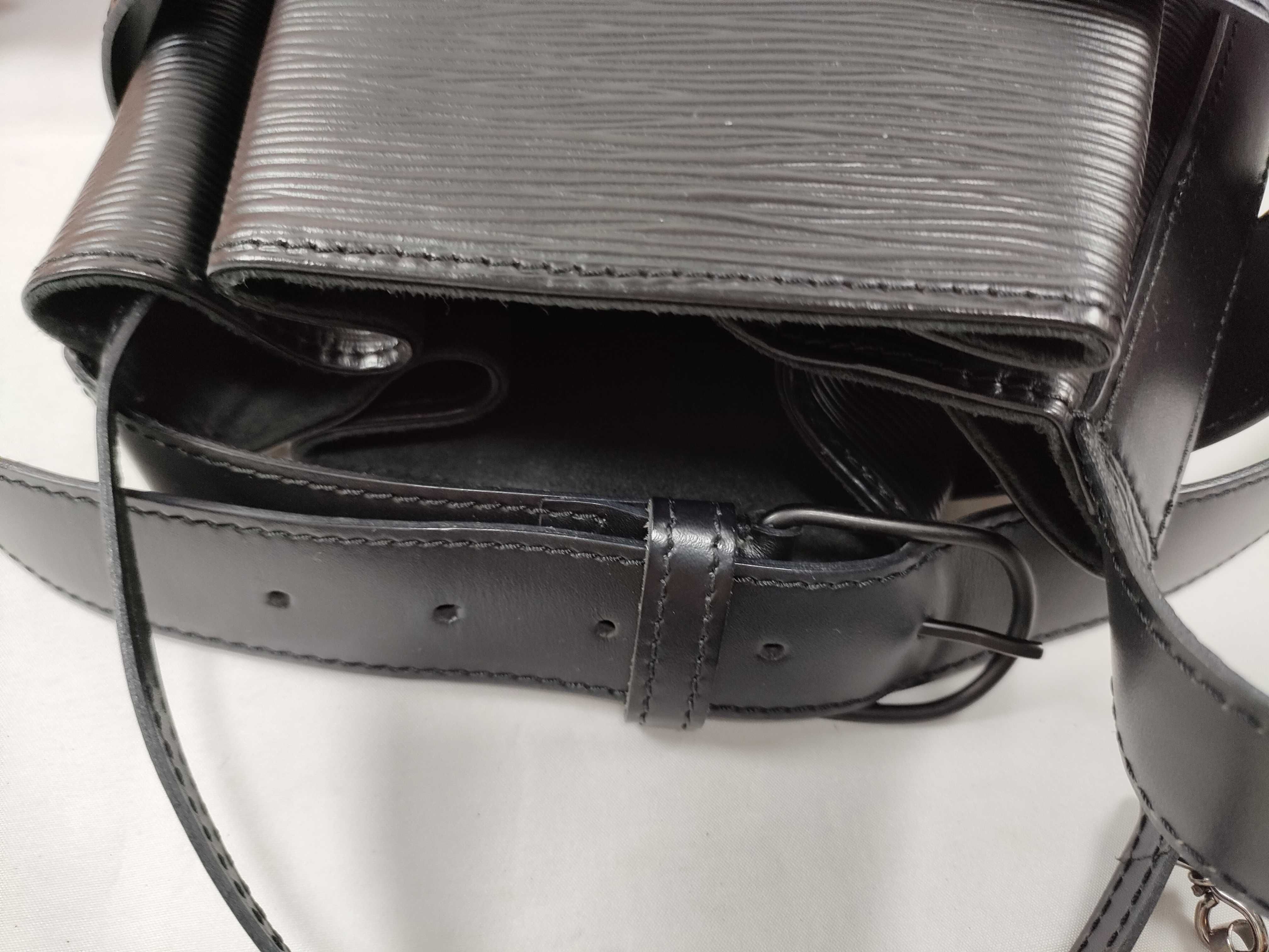 Epi LV Epi Sac Depaule GM Shoulder Bag M80155 Black Shoulder Bag — view 12