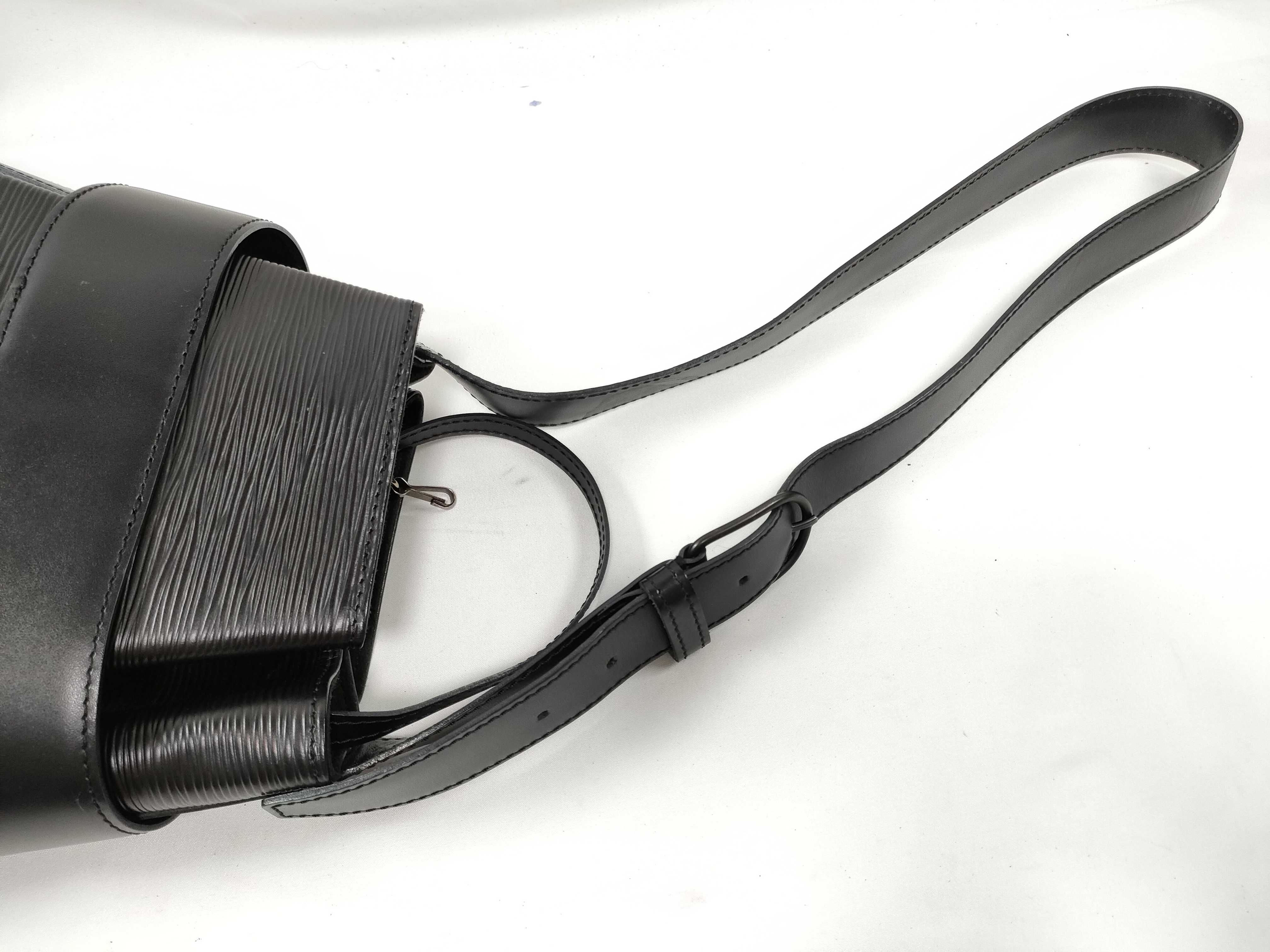 Epi LV Epi Sac Depaule GM Shoulder Bag M80155 Black Shoulder Bag — view 6