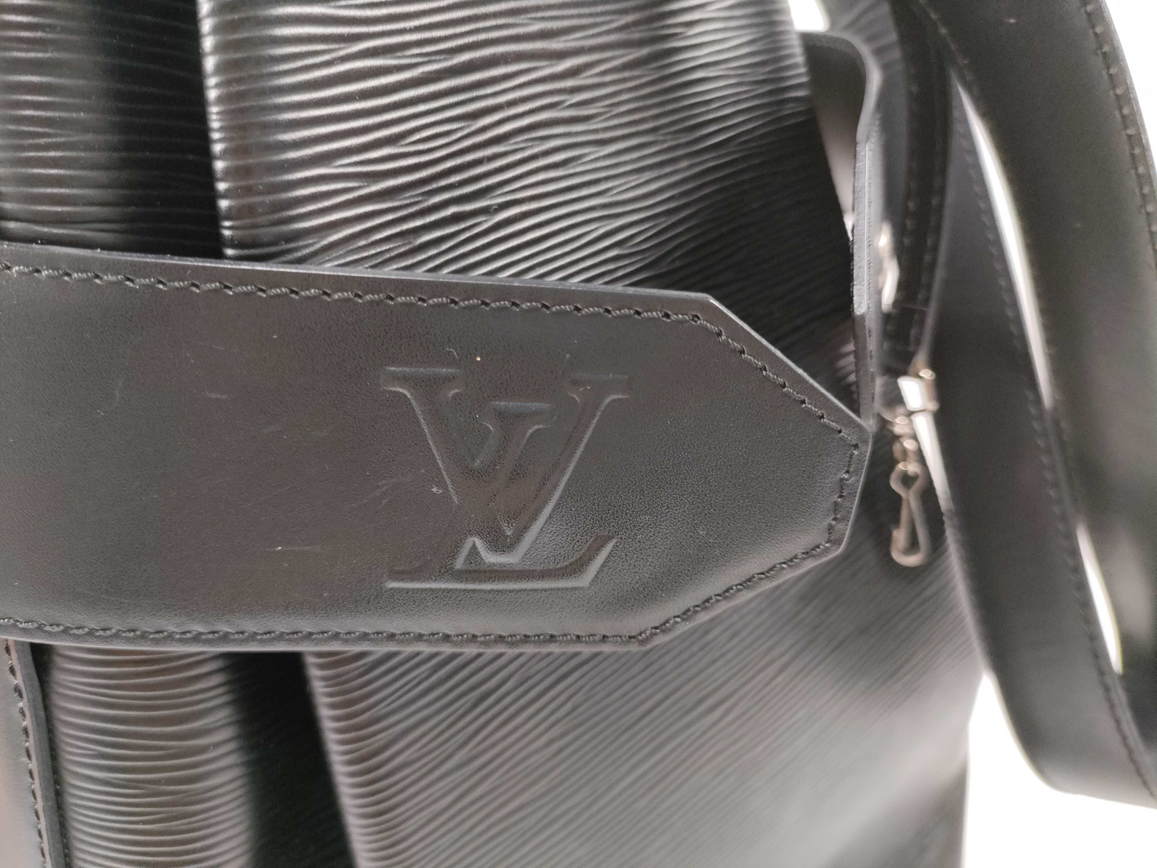 Epi LV Epi Sac Depaule GM Shoulder Bag M80155 Black Shoulder Bag — view 10