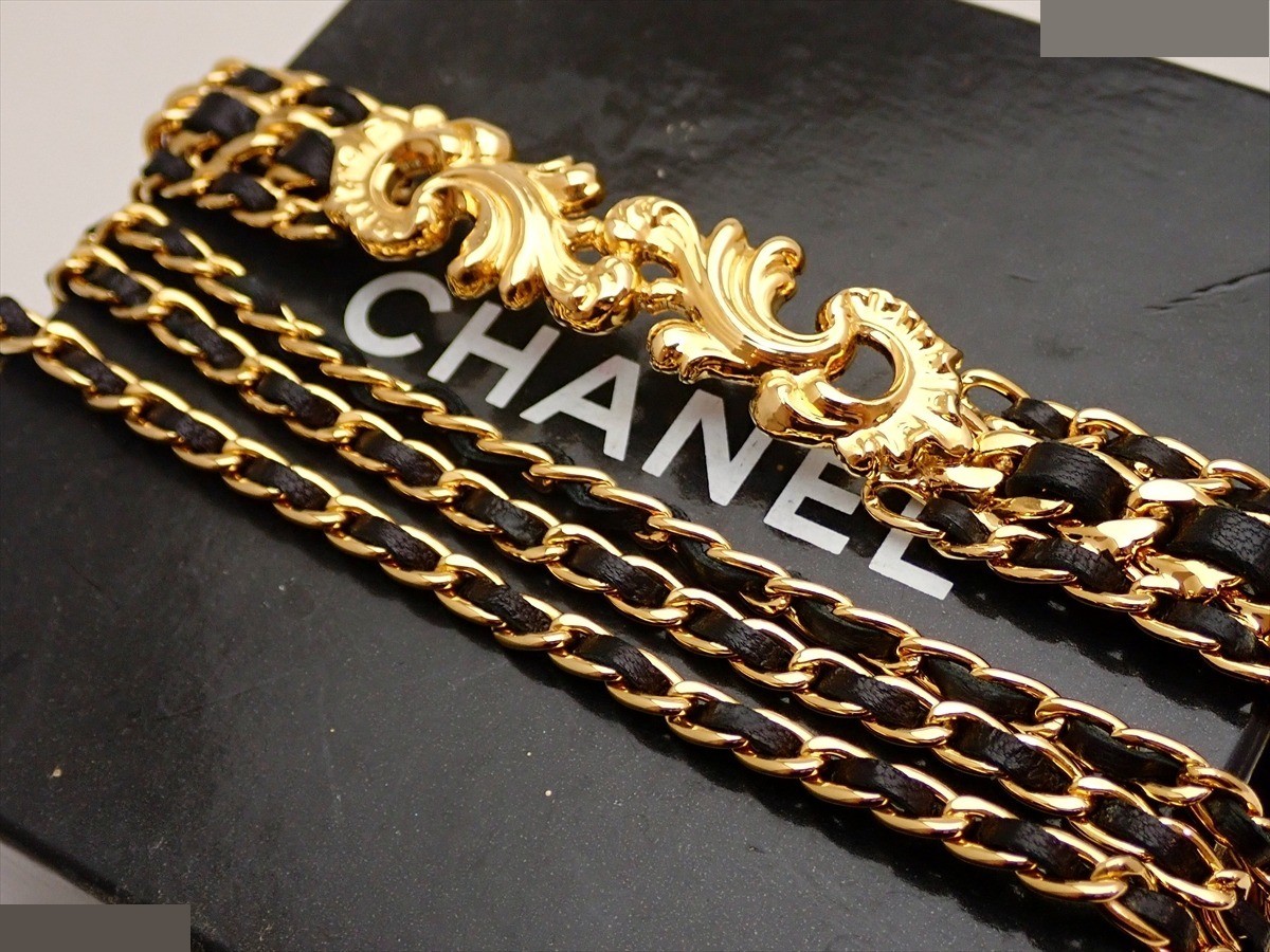Stamped 25, Wave design, 3-strand leather chain, with box, chain length approximately 74cm.
