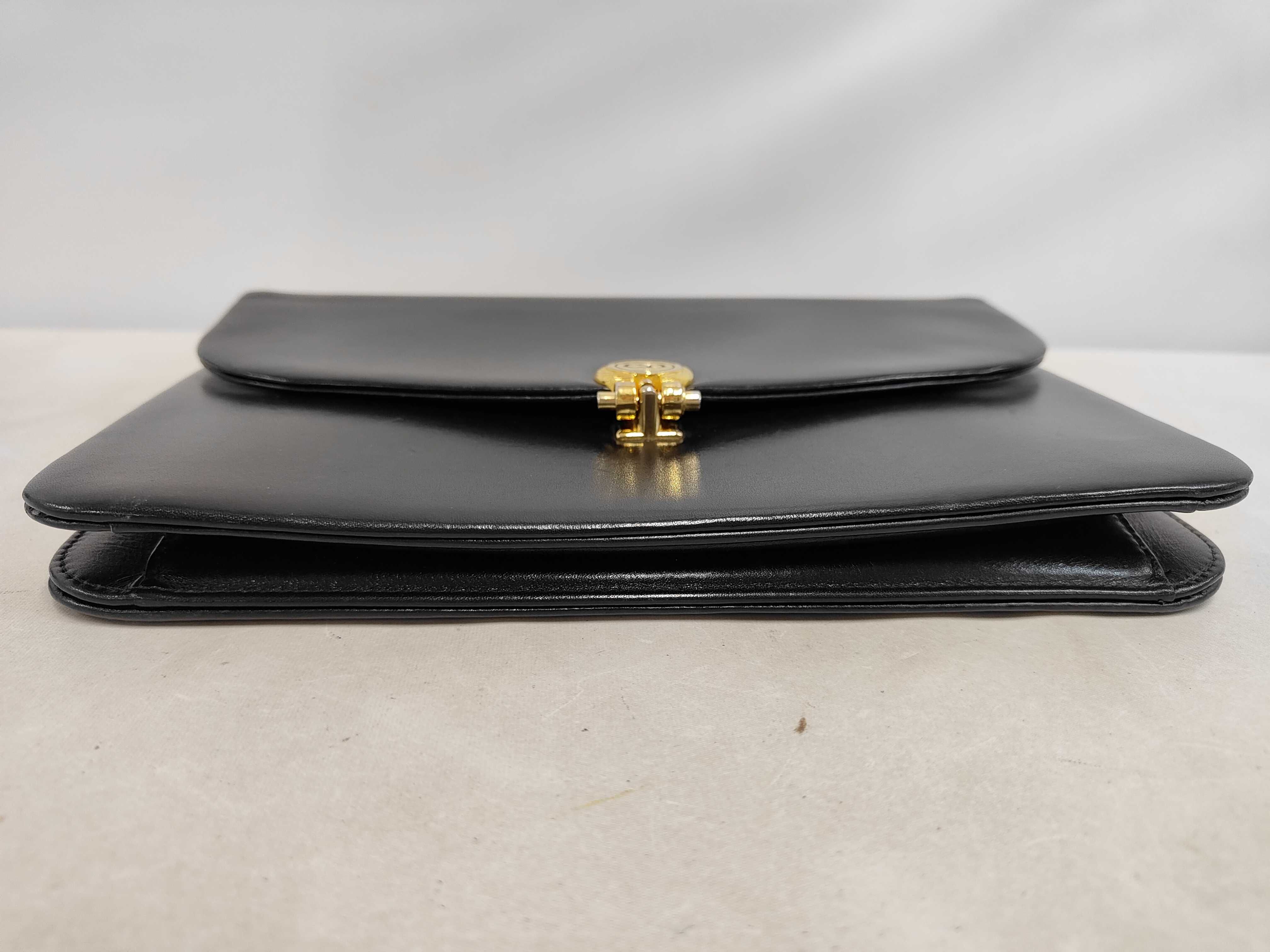 shoulder bag, chain shoulder strap, logo, leather, black shoulder bag — view 4