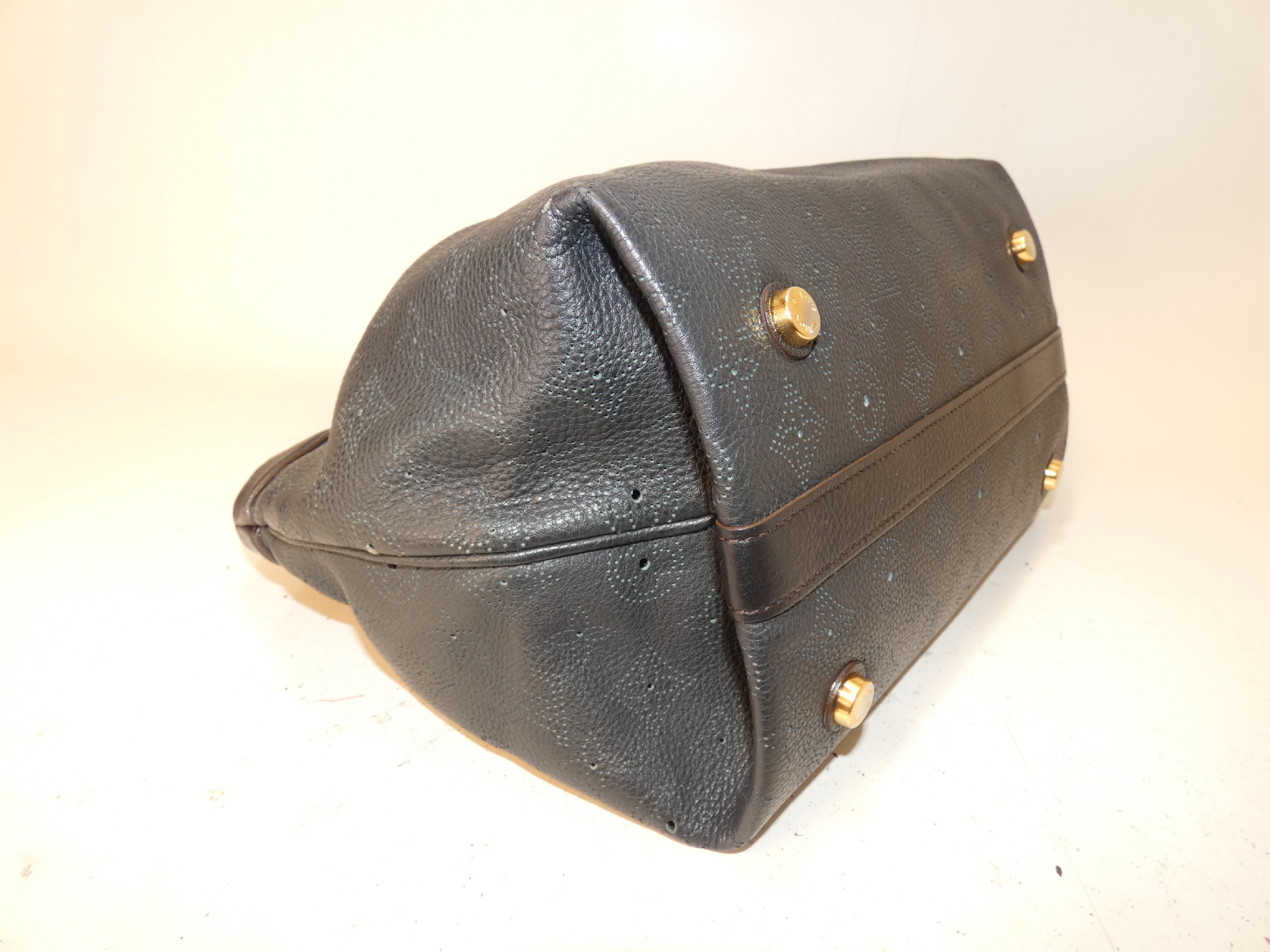 Mahina Seals PM Noir Tote Handbag — view 5