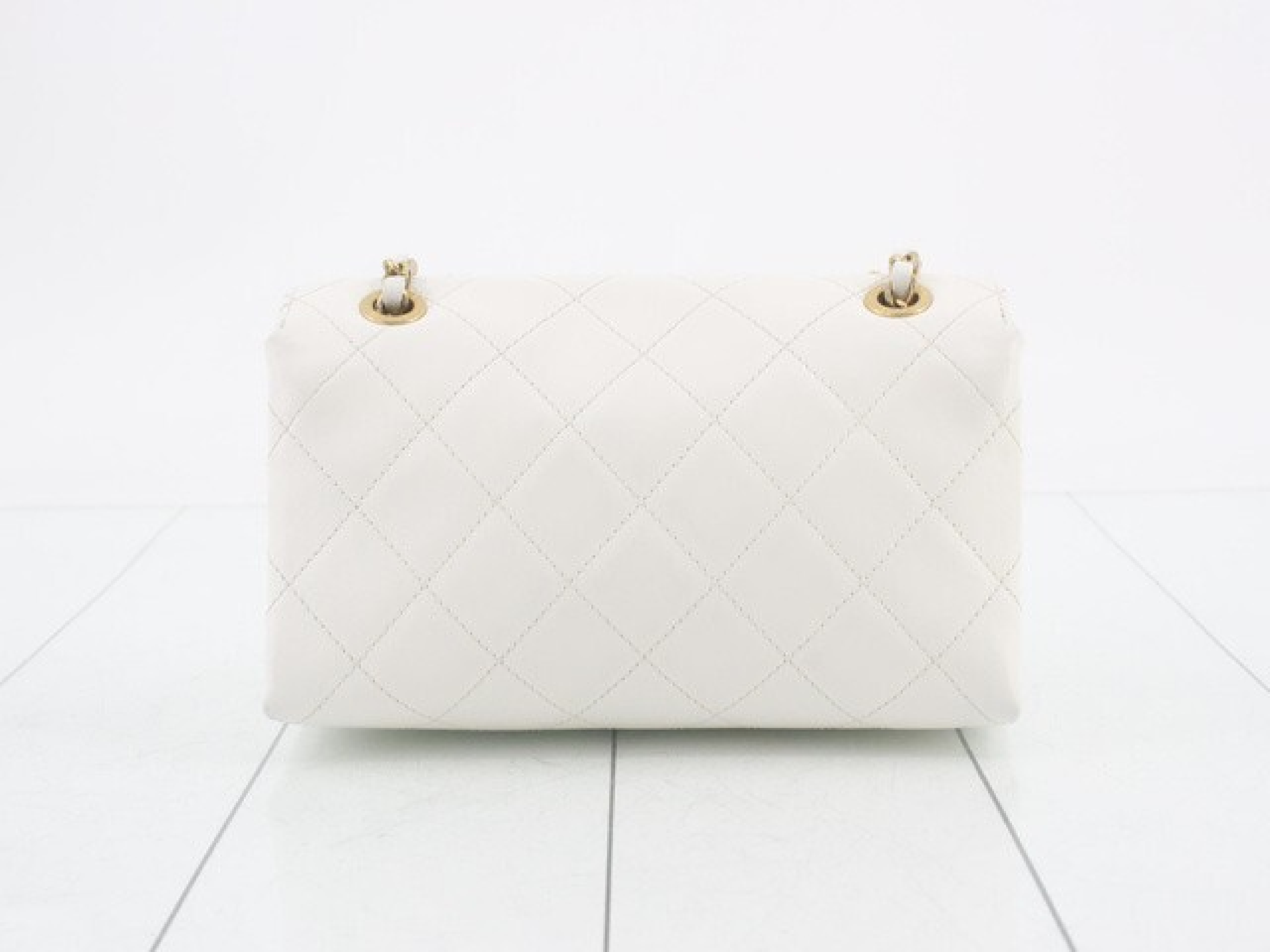 leather chain shoulder bag with logo hardware and protective seal (serial number 29). — view 2