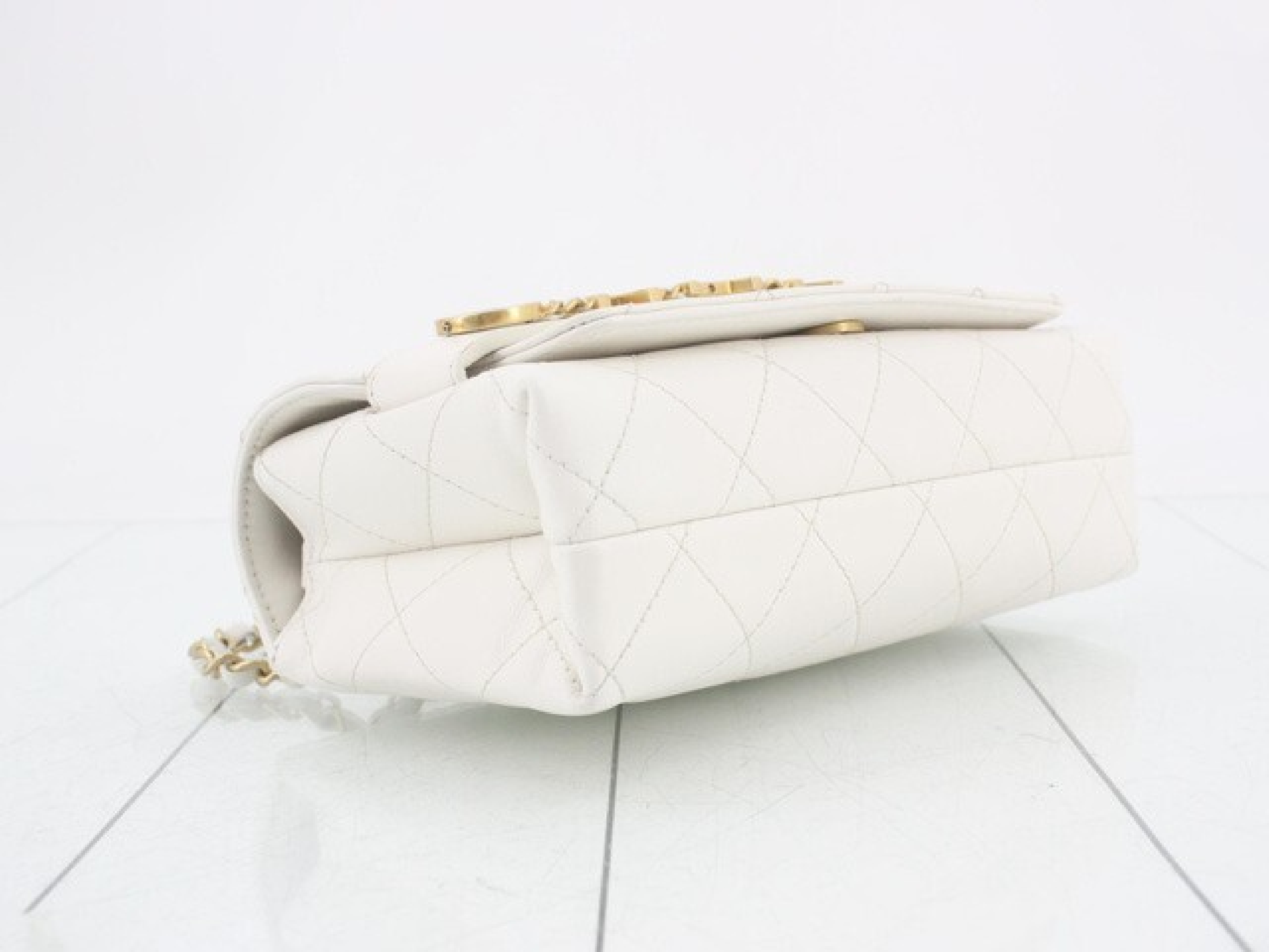 leather chain shoulder bag with logo hardware and protective seal (serial number 29). — view 3
