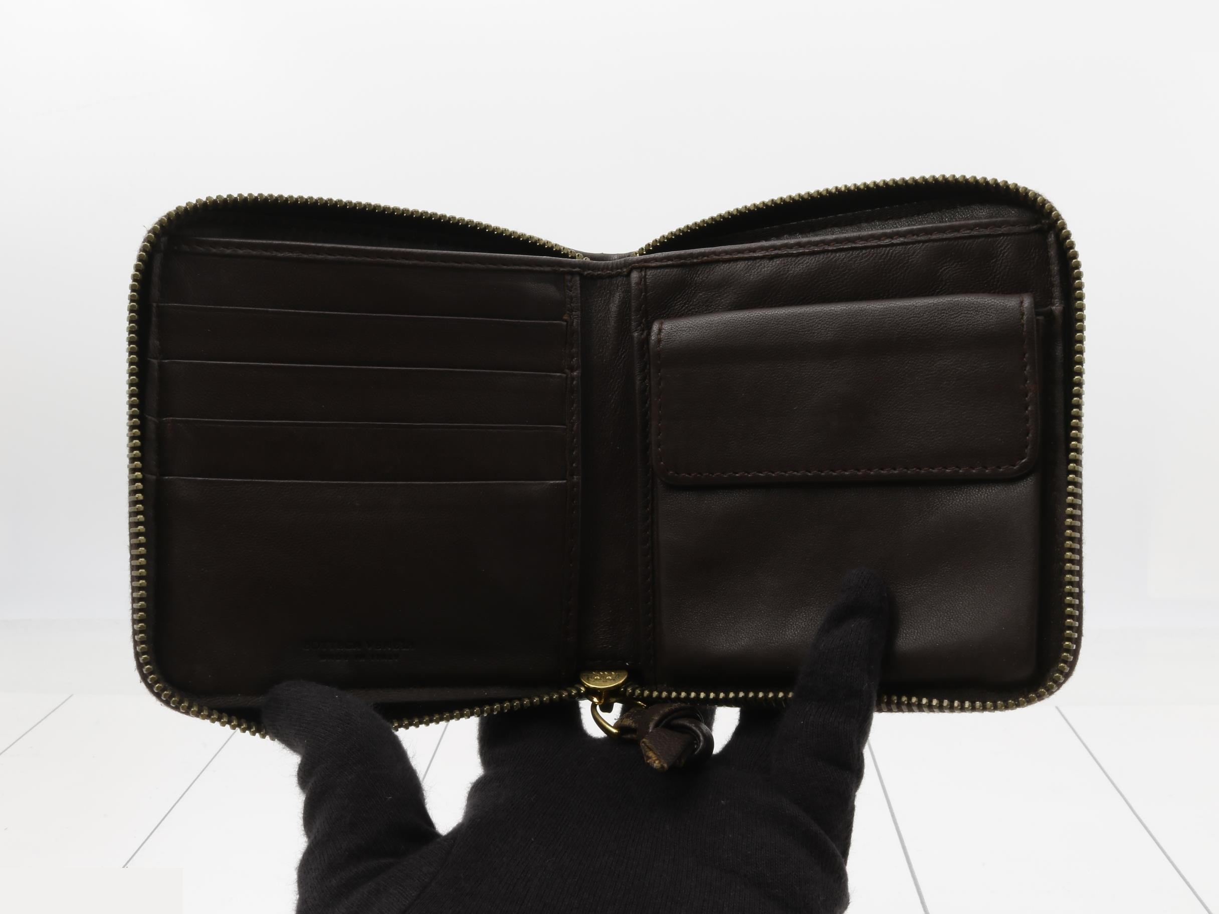 Intrecciato Bi-fold Wallet, Round, Leather, Brown — view 4
