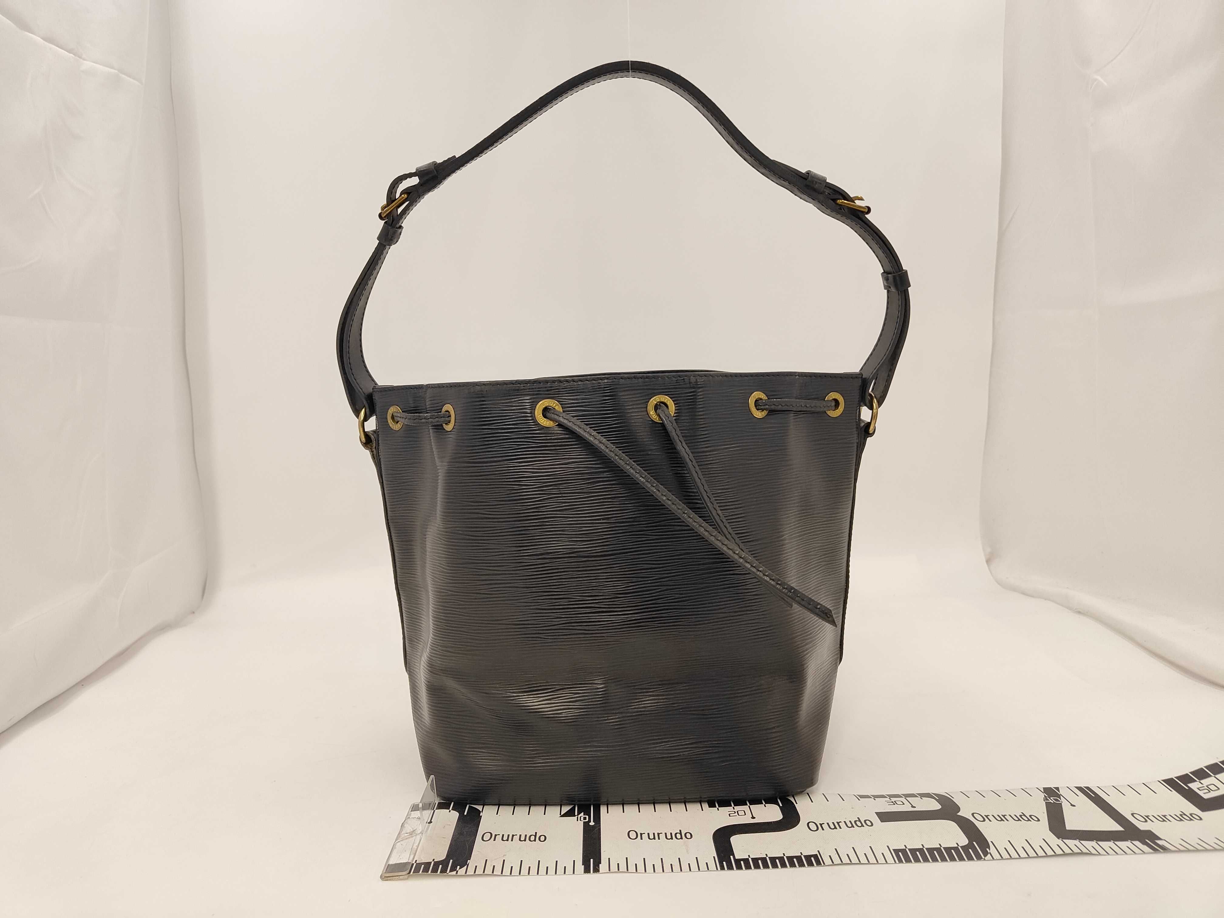 Epi Petit Noé Noir M59012 Shoulder Bag — view 2