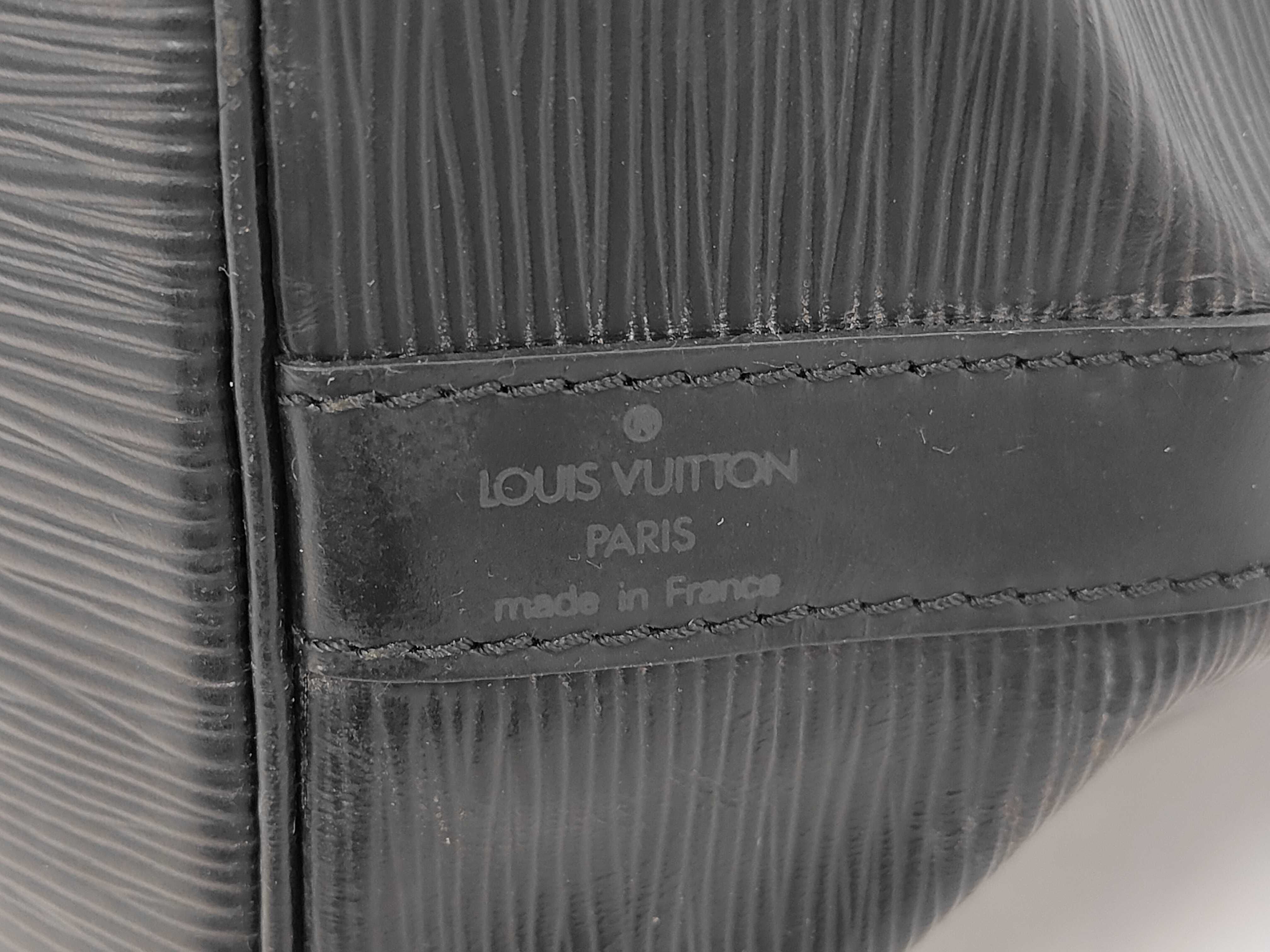 Epi Petit Noé Noir M59012 Shoulder Bag — view 3
