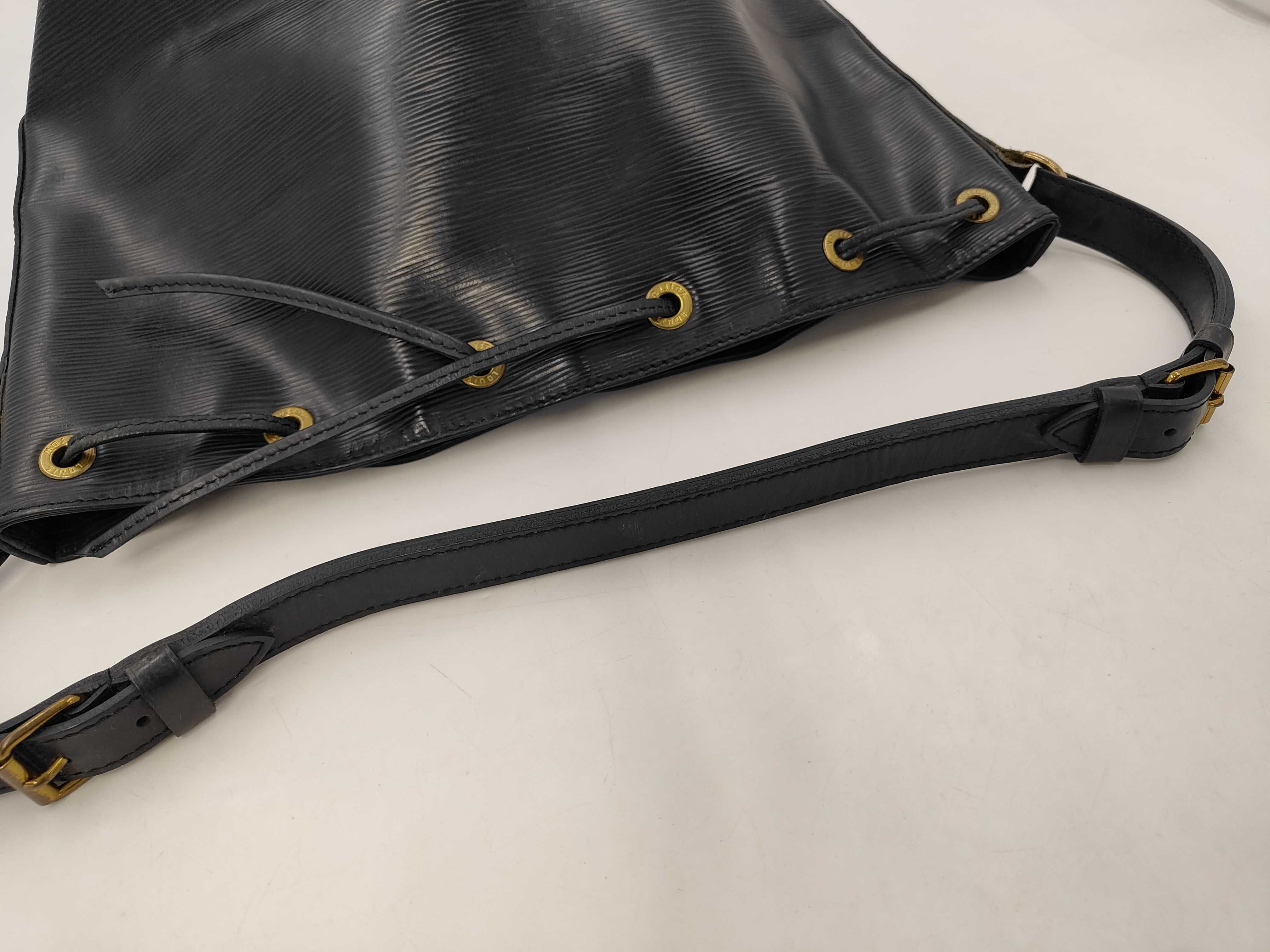 Epi Petit Noé Noir M59012 Shoulder Bag — view 7