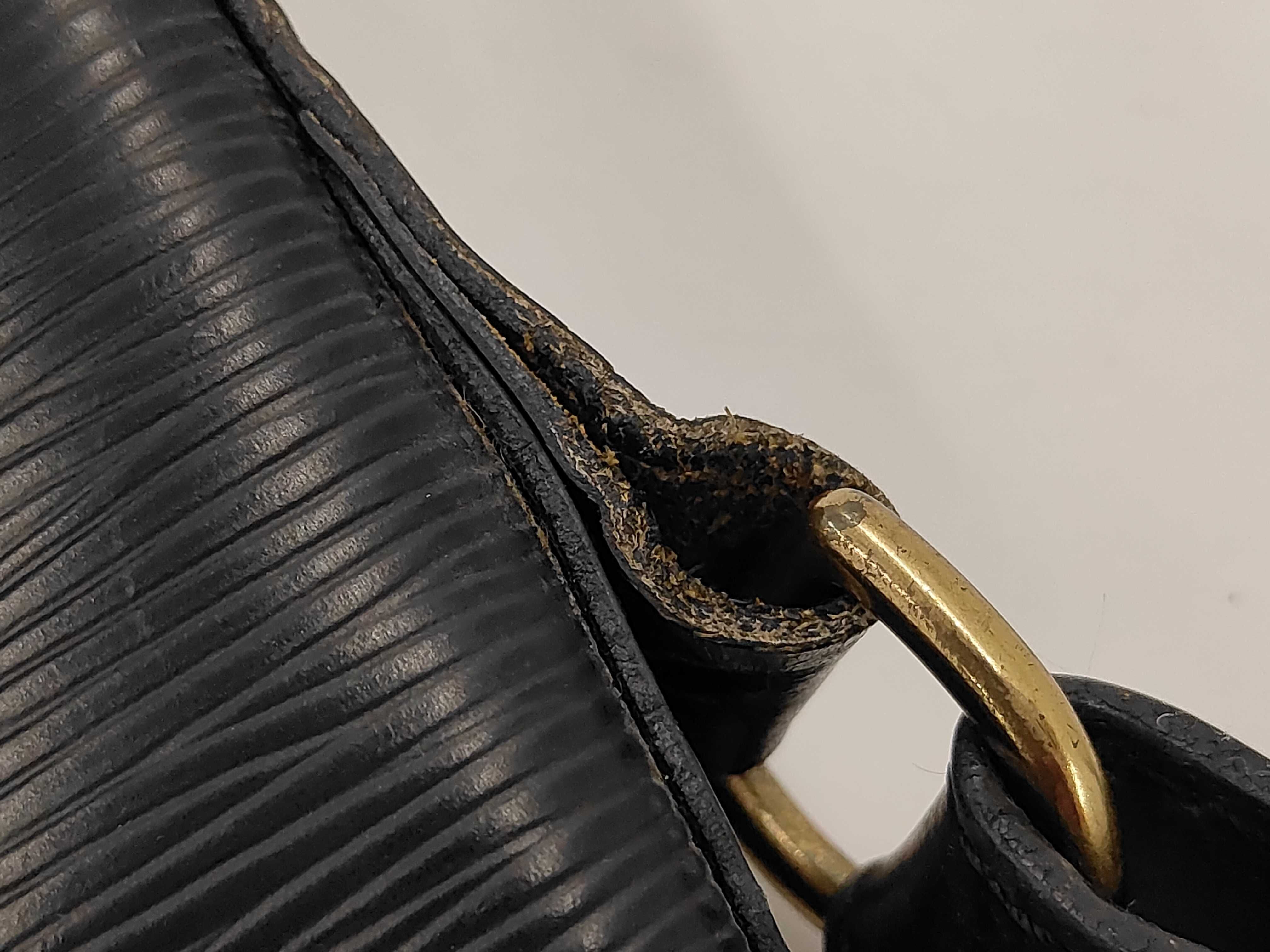 Epi Petit Noé Noir M59012 Shoulder Bag — view 9