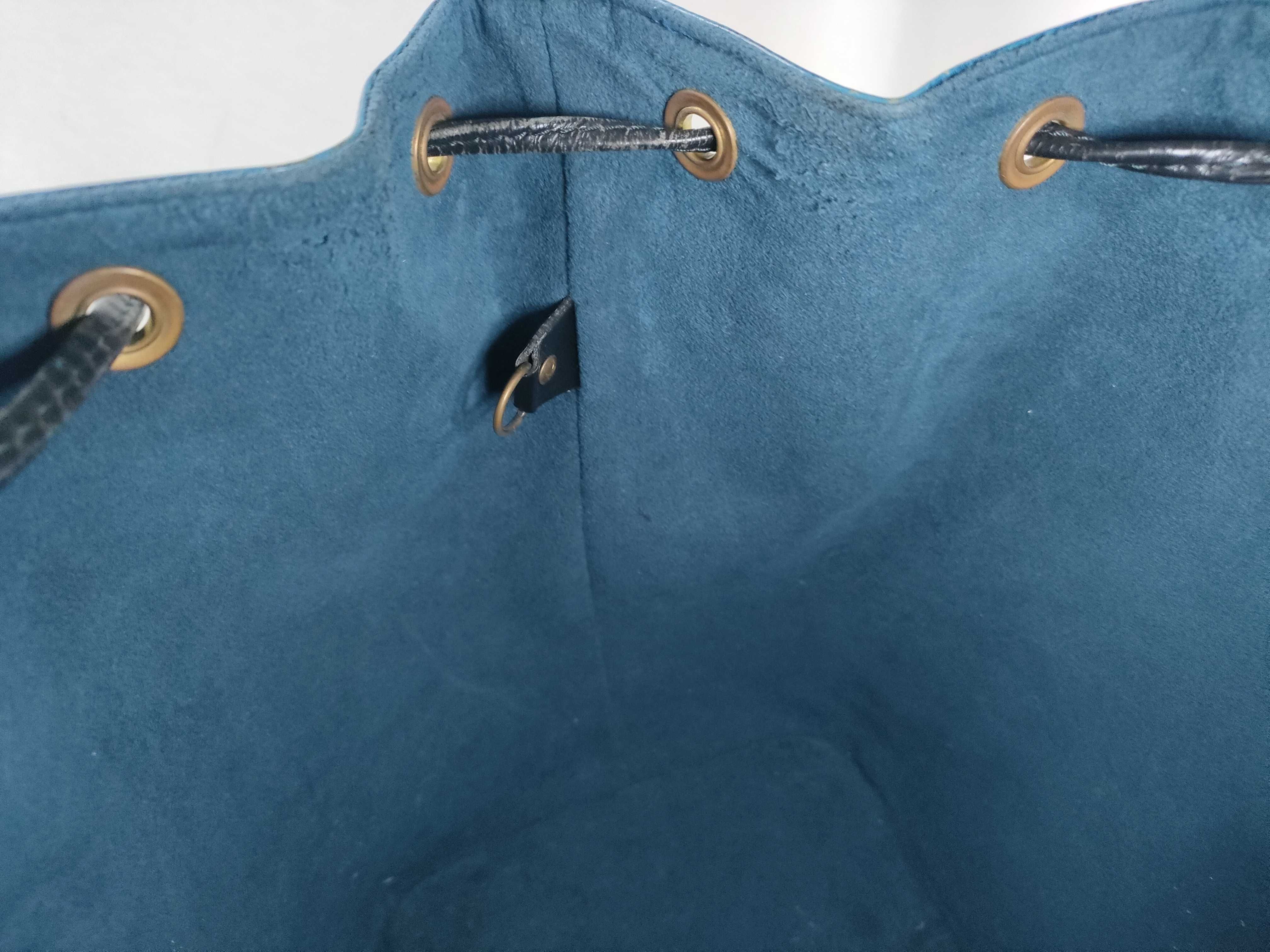 Epi Leather Petit Noé Shoulder Bag — view 12