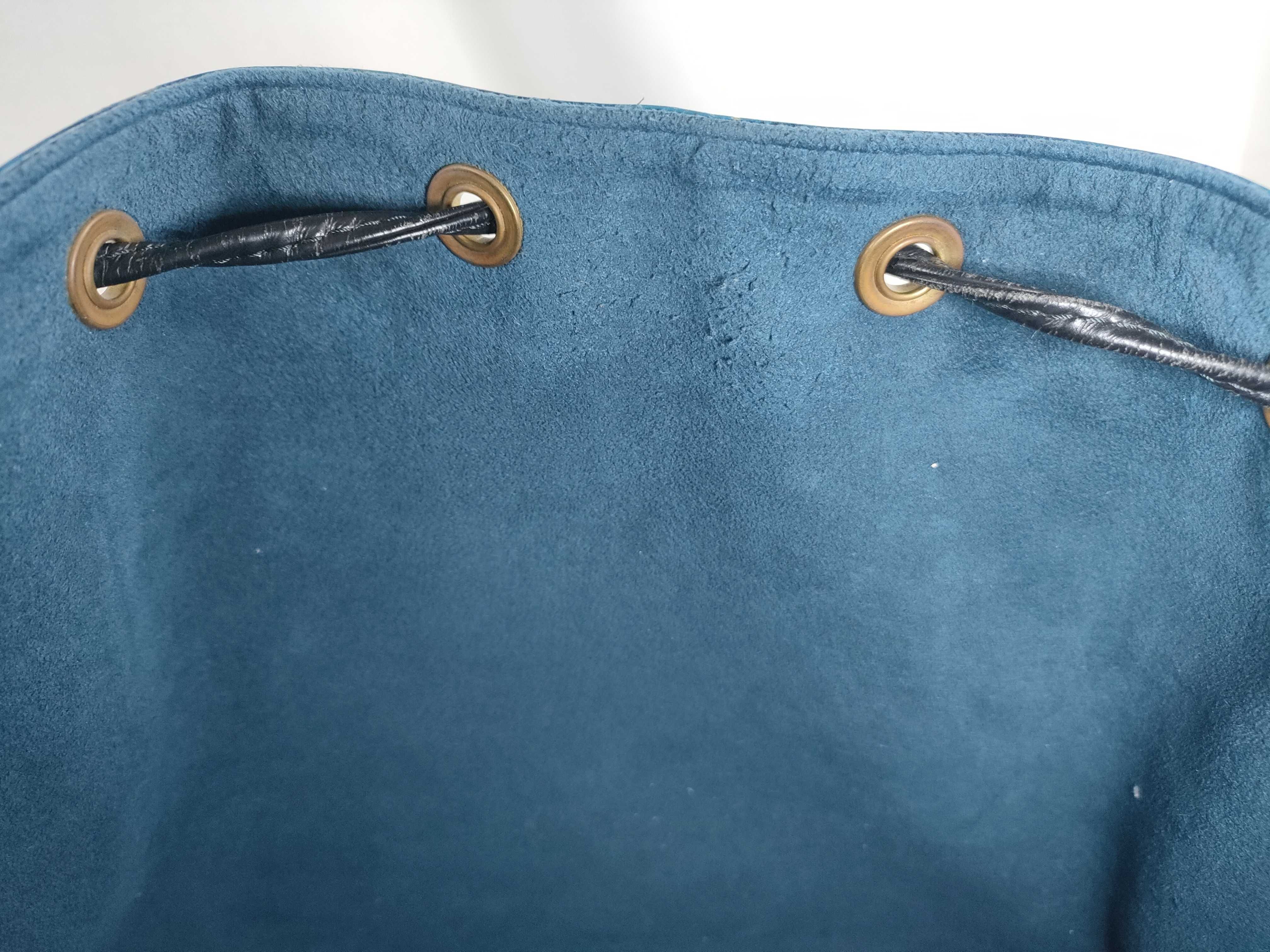 Epi Leather Petit Noé Shoulder Bag — view 13