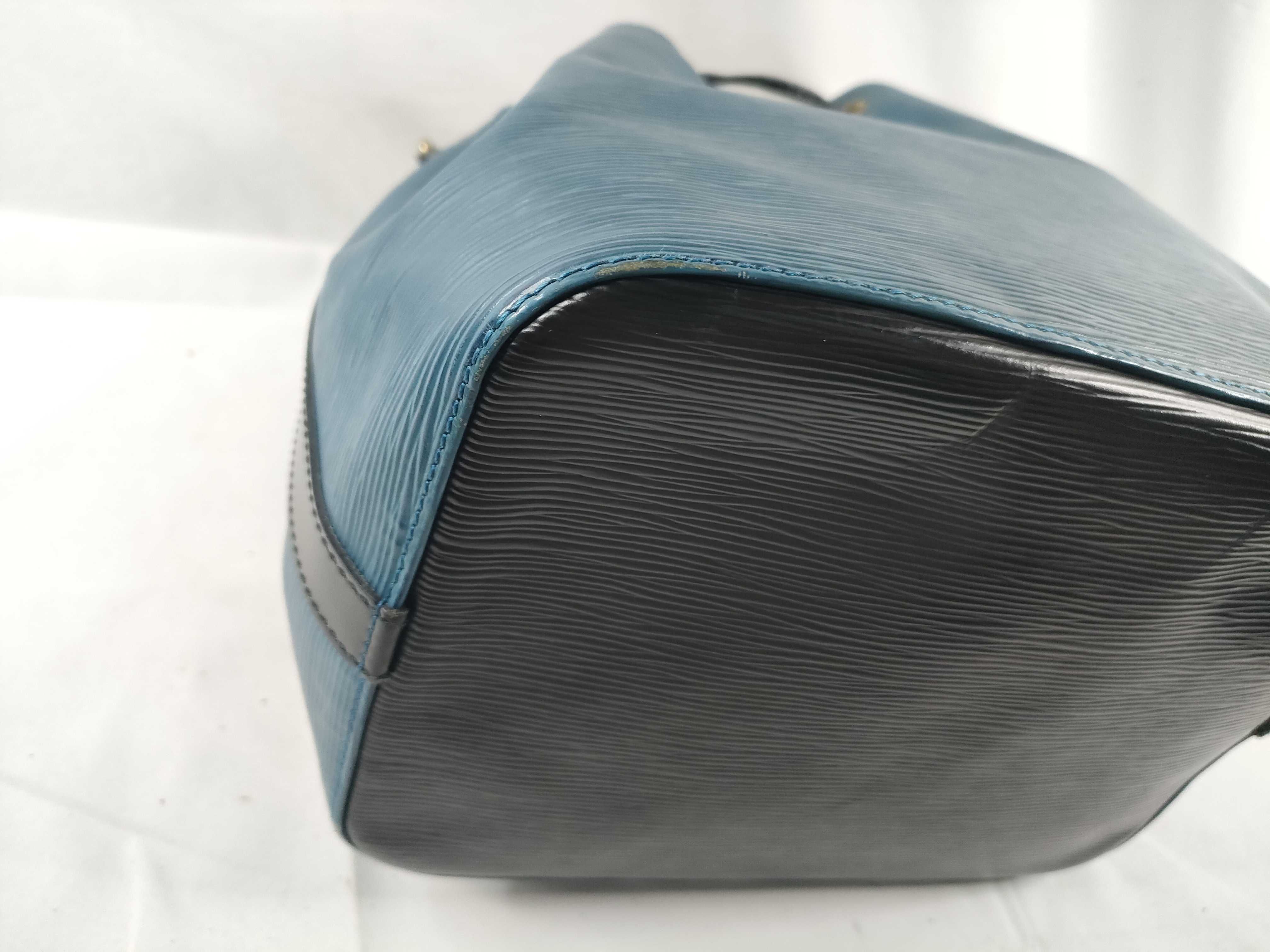Epi Leather Petit Noé Shoulder Bag — view 3