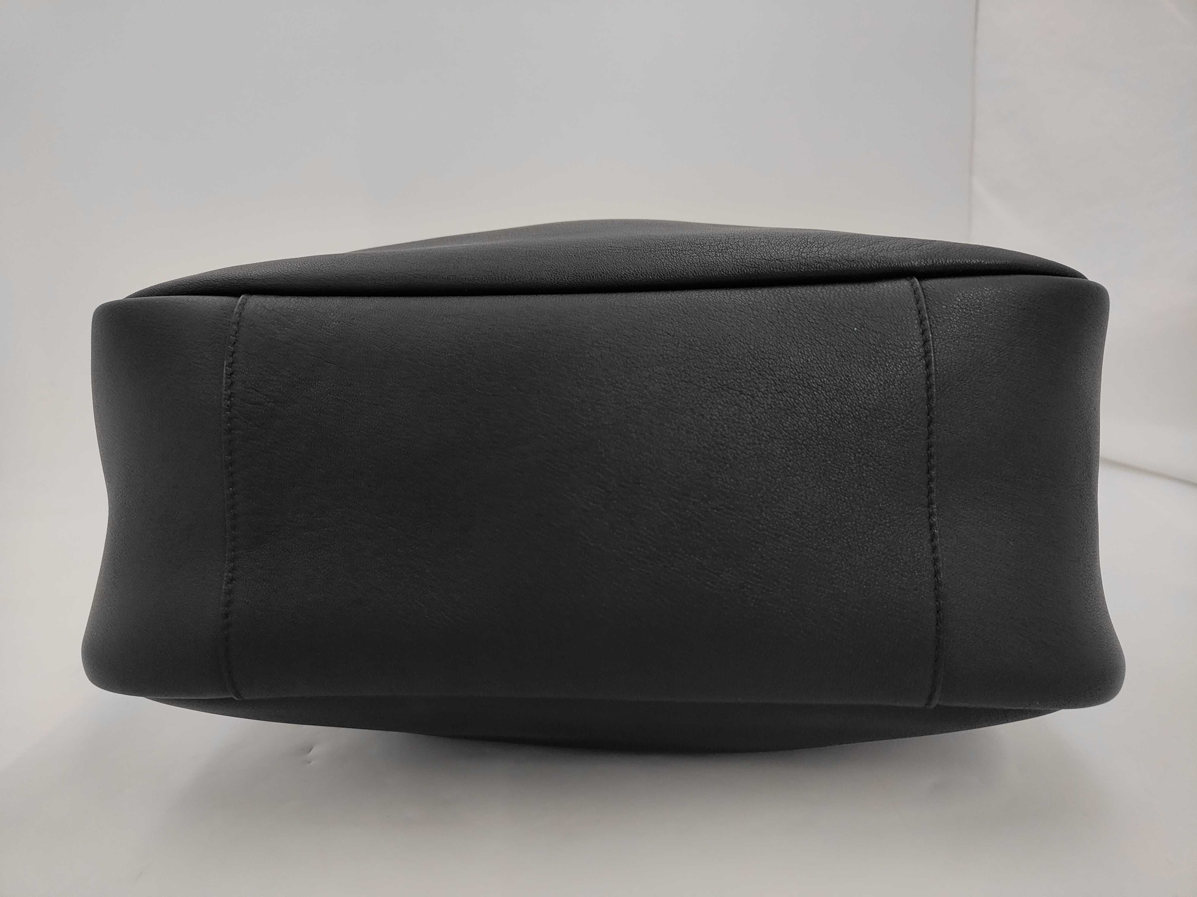 Hobo Large Underarm Bag Shoulder Bag — view 3