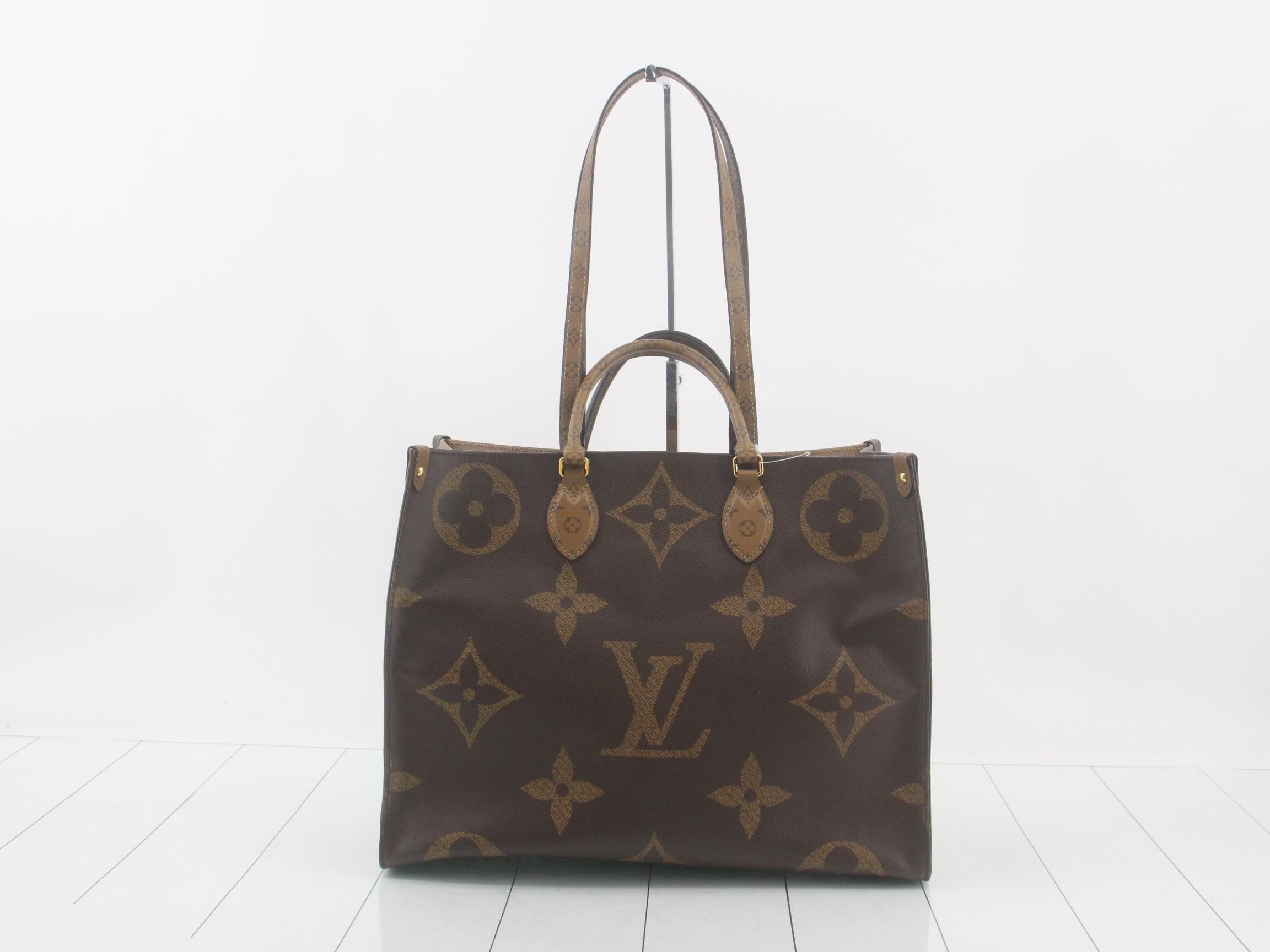 Monogram Giant Reverse OnTheGo GM 2-Way Tote Bag