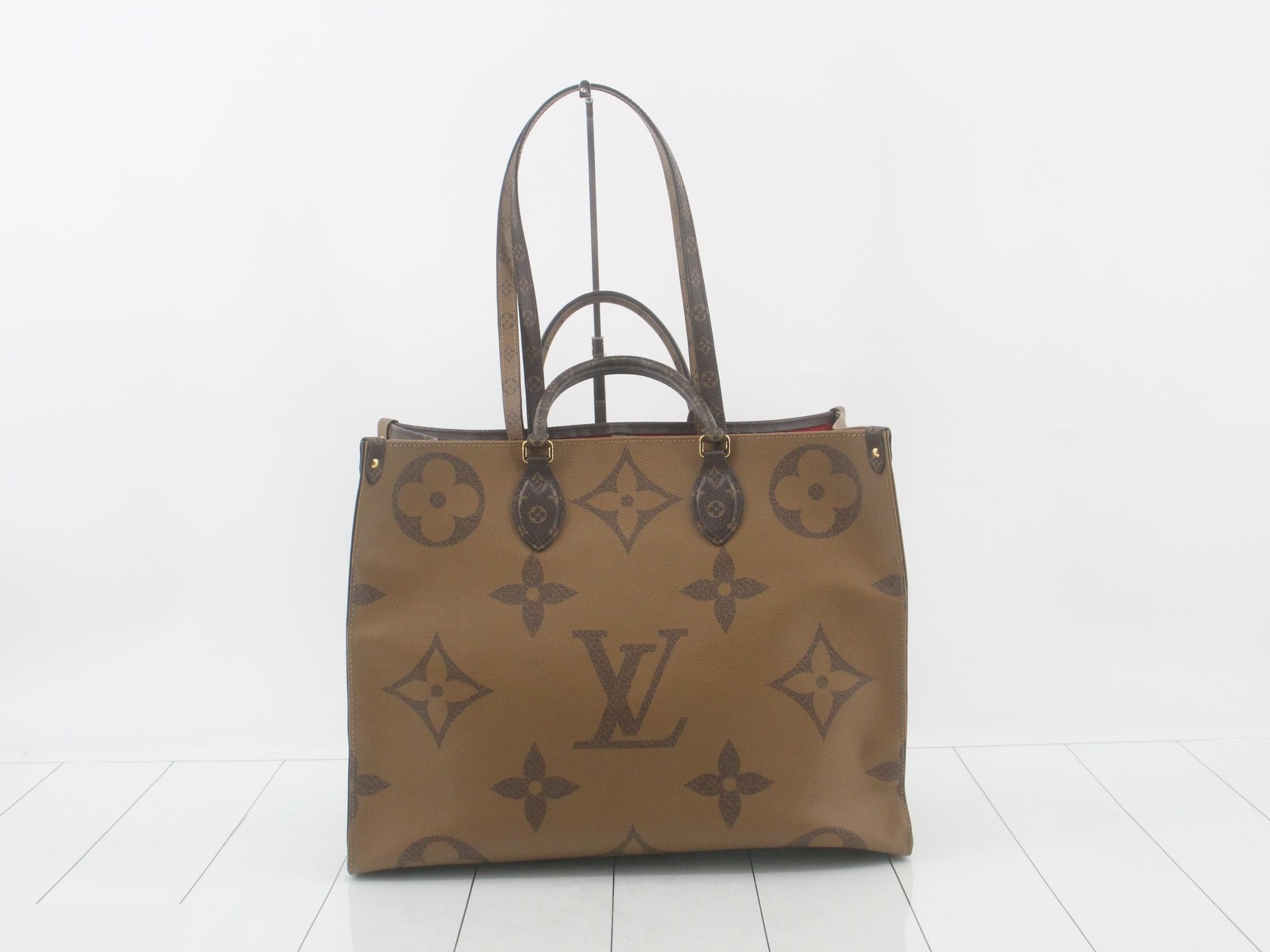 Monogram Giant Reverse OnTheGo GM 2-Way Tote Bag — view 2