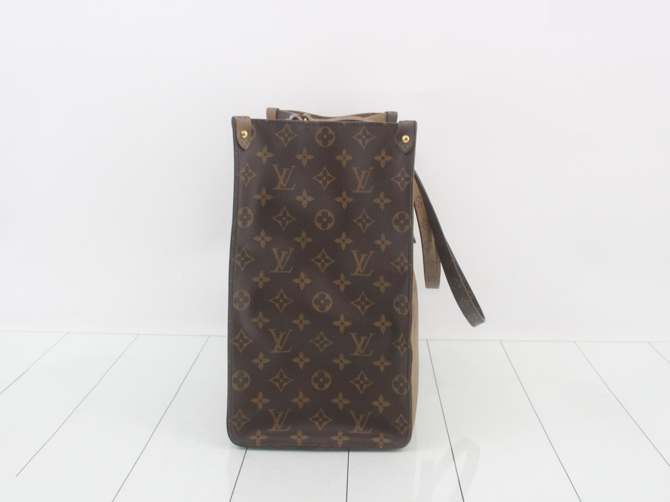 Monogram Giant Reverse OnTheGo GM 2-Way Tote Bag — view 3