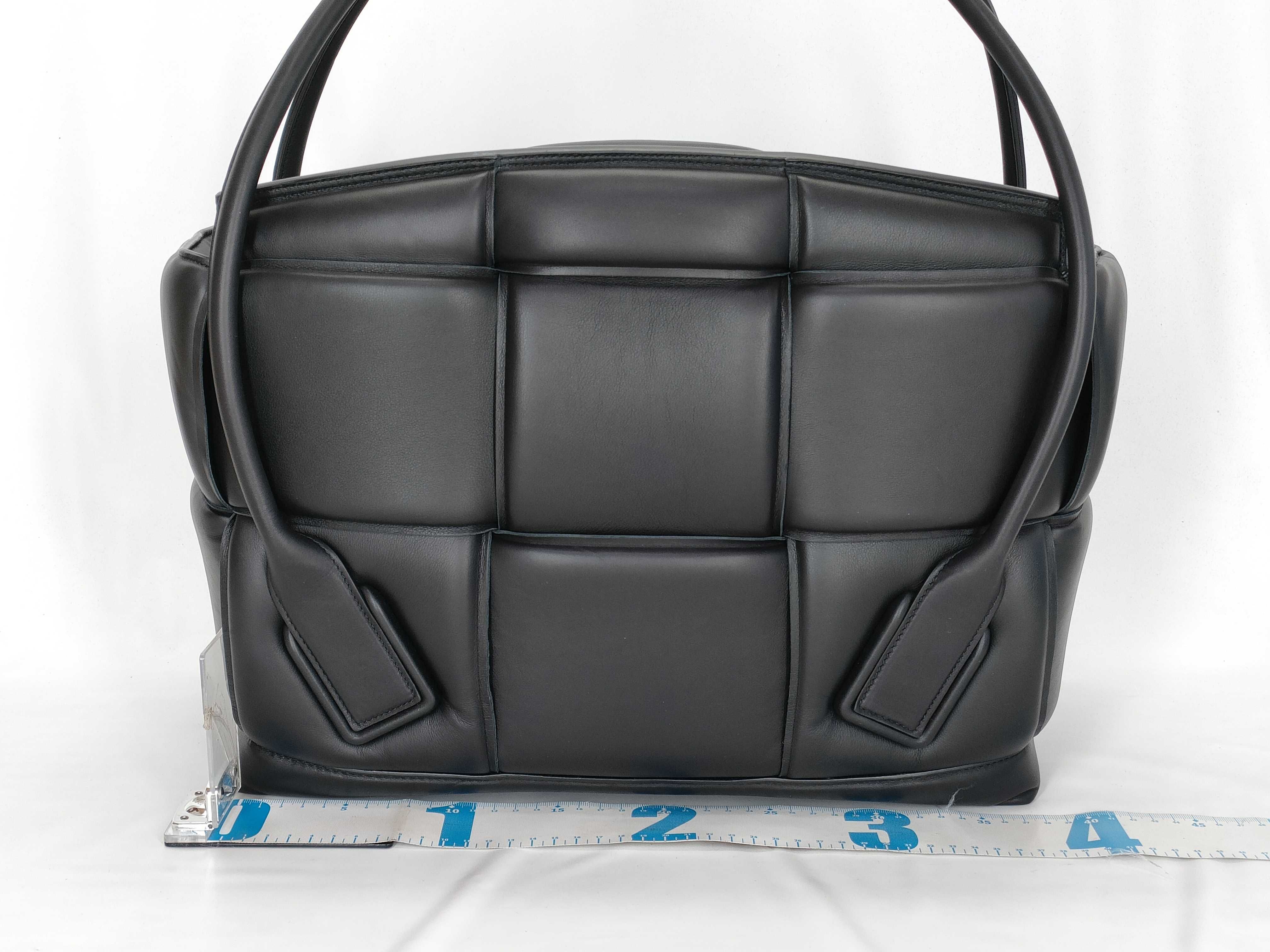 Intrecciato Arco Shoulder Bag Tote Bag — view 2