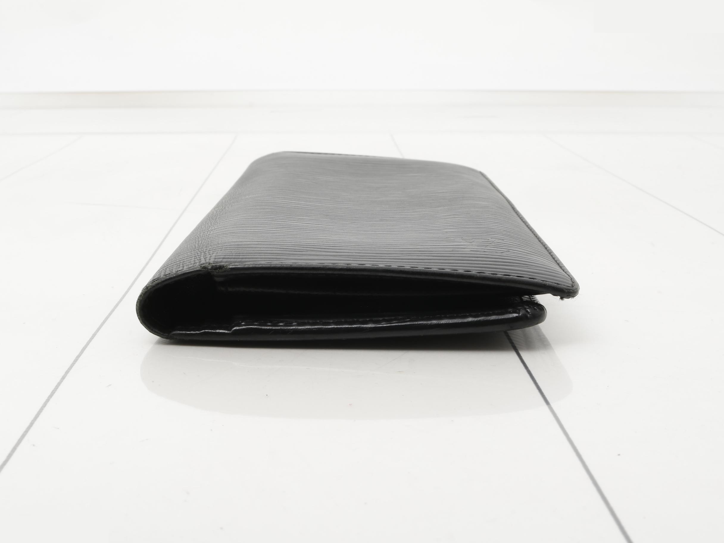 Epi Portefeuille Brazza Noir Bi-fold Long Wallet — view 3